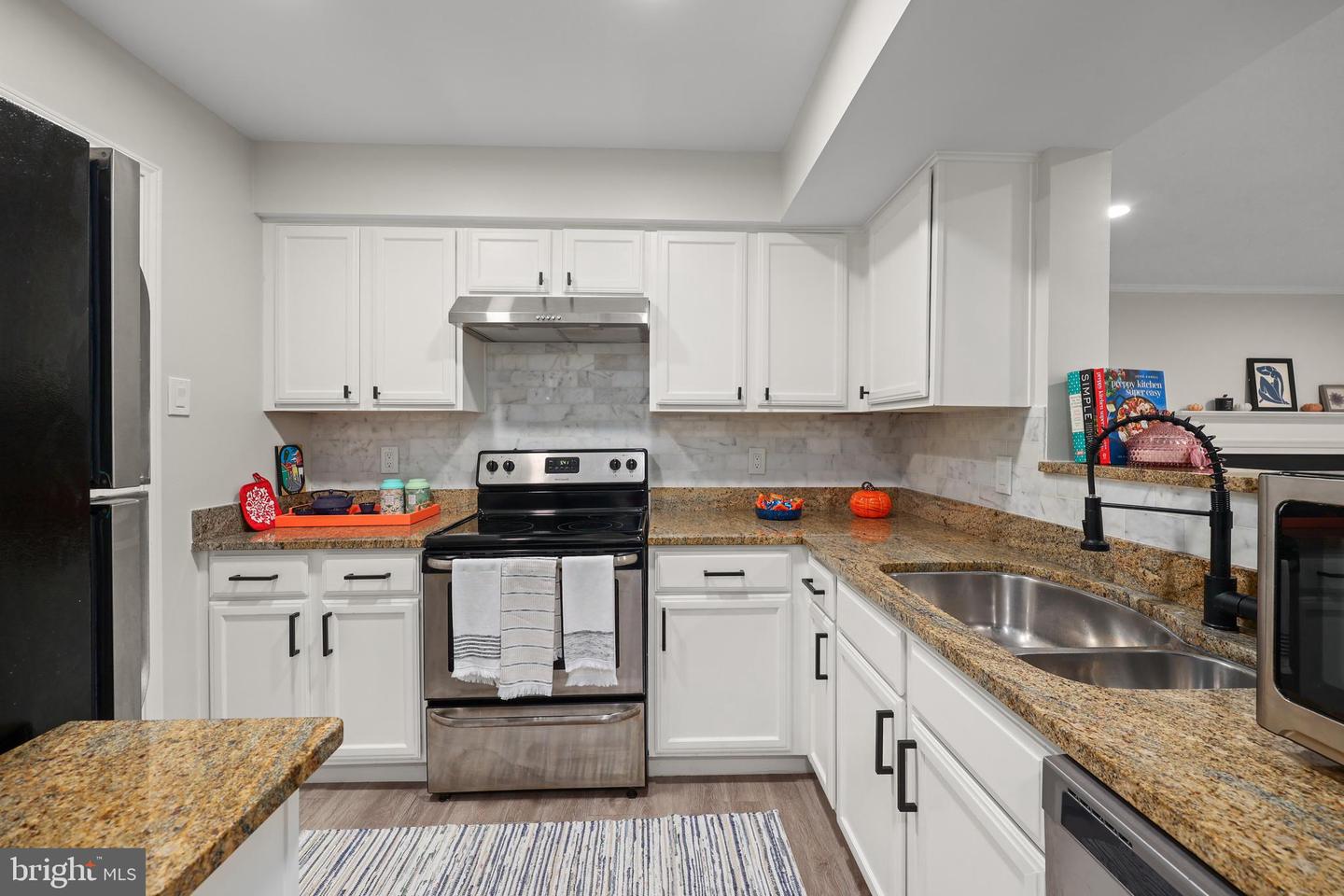 1505 LINCOLN WAY #201, MCLEAN, Virginia 22102, 2 Bedrooms Bedrooms, ,2 BathroomsBathrooms,Residential,For sale,1505 LINCOLN WAY #201,VAFX2269822 MLS # VAFX2269822