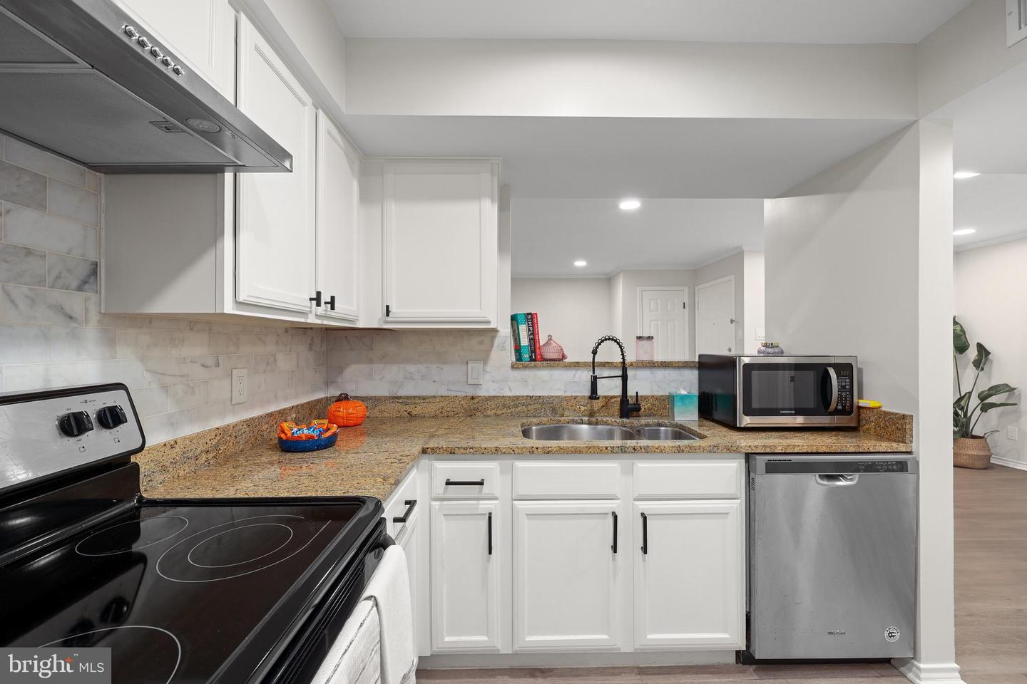 1505 LINCOLN WAY #201, MCLEAN, Virginia 22102, 2 Bedrooms Bedrooms, ,2 BathroomsBathrooms,Residential,For sale,1505 LINCOLN WAY #201,VAFX2269822 MLS # VAFX2269822