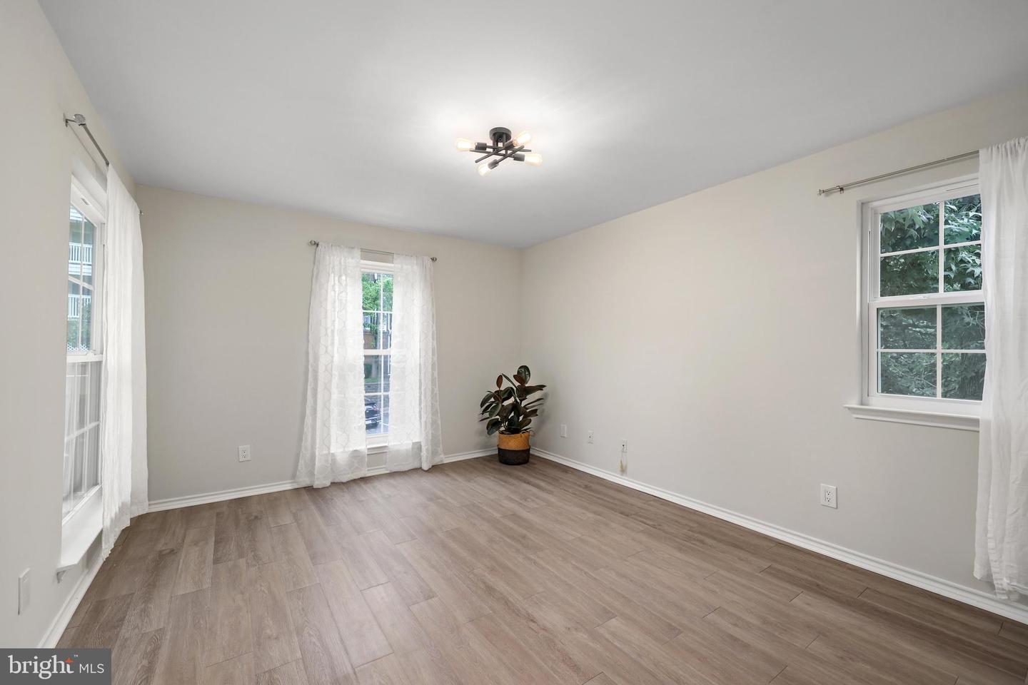 1505 LINCOLN WAY #201, MCLEAN, Virginia 22102, 2 Bedrooms Bedrooms, ,2 BathroomsBathrooms,Residential,For sale,1505 LINCOLN WAY #201,VAFX2269822 MLS # VAFX2269822