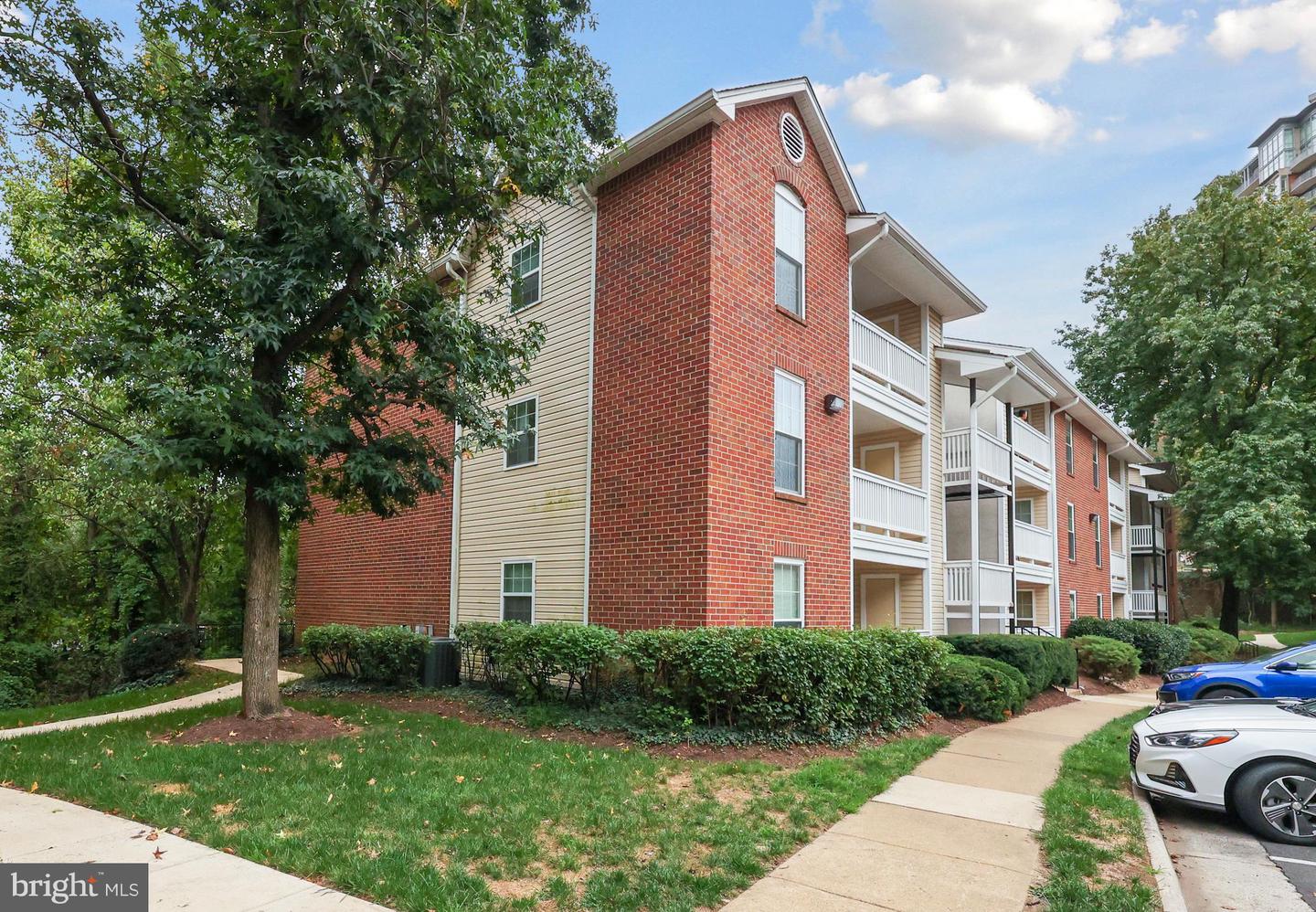 1505 LINCOLN WAY #201, MCLEAN, Virginia 22102, 2 Bedrooms Bedrooms, ,2 BathroomsBathrooms,Residential,For sale,1505 LINCOLN WAY #201,VAFX2269822 MLS # VAFX2269822