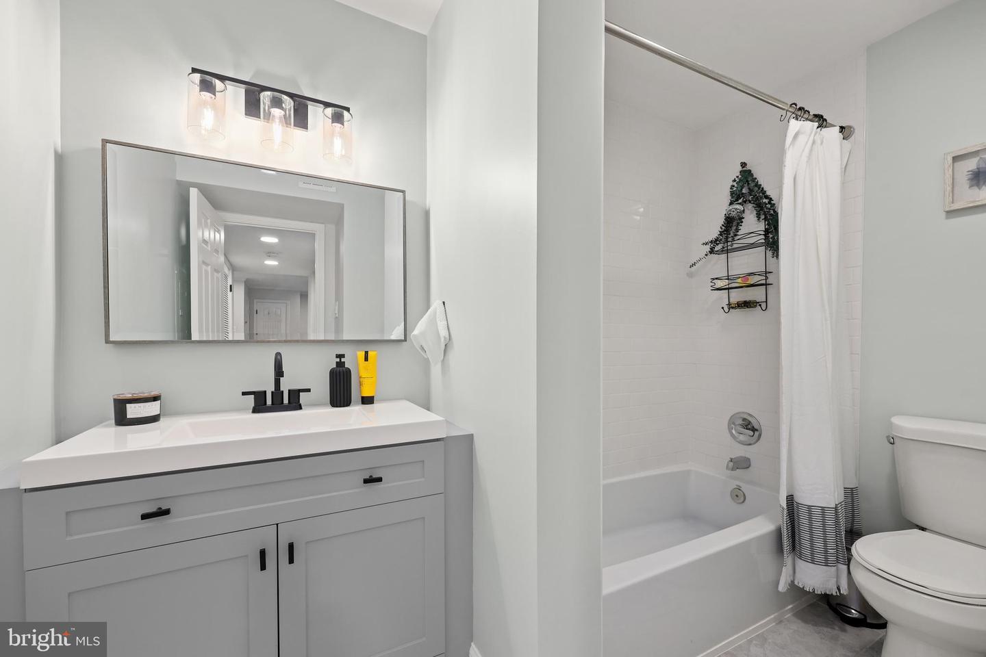 1505 LINCOLN WAY #201, MCLEAN, Virginia 22102, 2 Bedrooms Bedrooms, ,2 BathroomsBathrooms,Residential,For sale,1505 LINCOLN WAY #201,VAFX2269822 MLS # VAFX2269822
