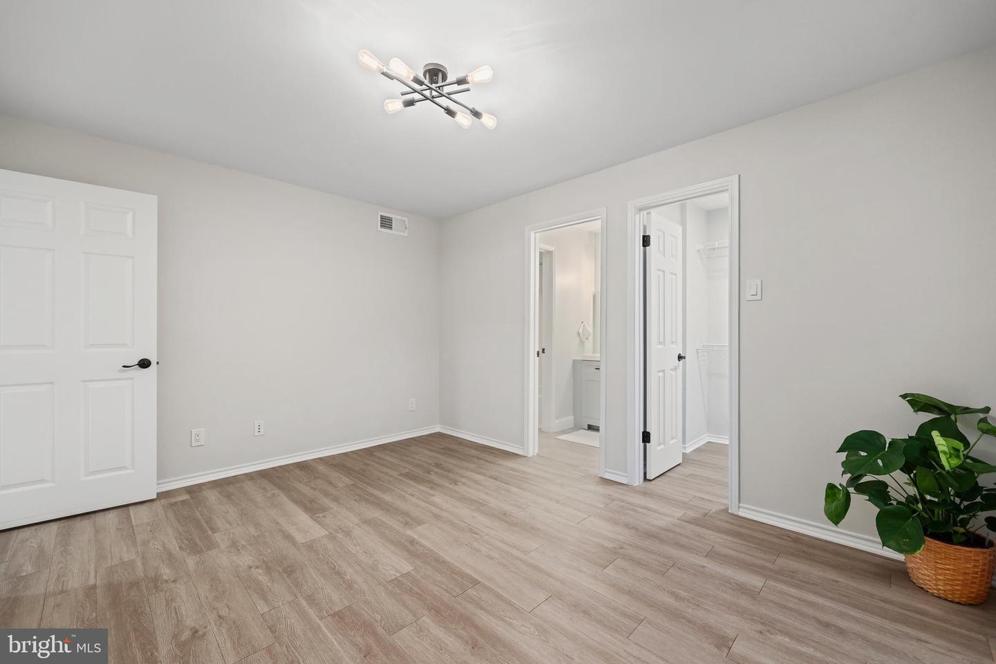 1505 LINCOLN WAY #201, MCLEAN, Virginia 22102, 2 Bedrooms Bedrooms, ,2 BathroomsBathrooms,Residential,For sale,1505 LINCOLN WAY #201,VAFX2269822 MLS # VAFX2269822