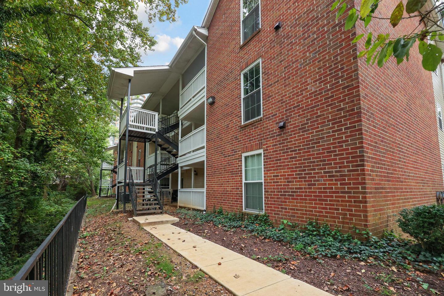 1505 LINCOLN WAY #201, MCLEAN, Virginia 22102, 2 Bedrooms Bedrooms, ,2 BathroomsBathrooms,Residential,For sale,1505 LINCOLN WAY #201,VAFX2269822 MLS # VAFX2269822
