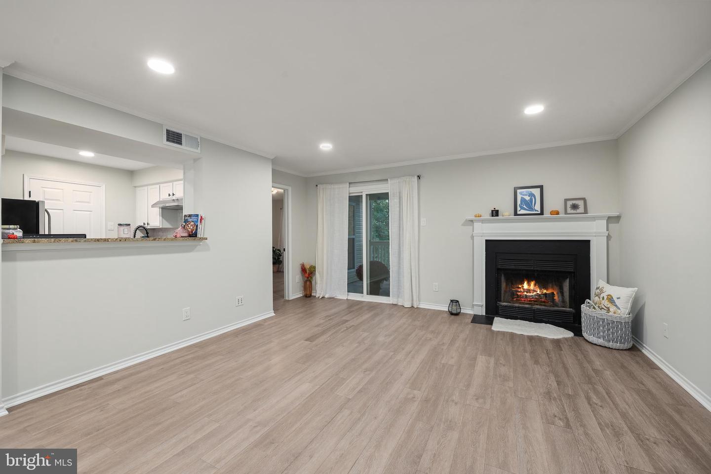 1505 LINCOLN WAY #201, MCLEAN, Virginia 22102, 2 Bedrooms Bedrooms, ,2 BathroomsBathrooms,Residential,For sale,1505 LINCOLN WAY #201,VAFX2269822 MLS # VAFX2269822