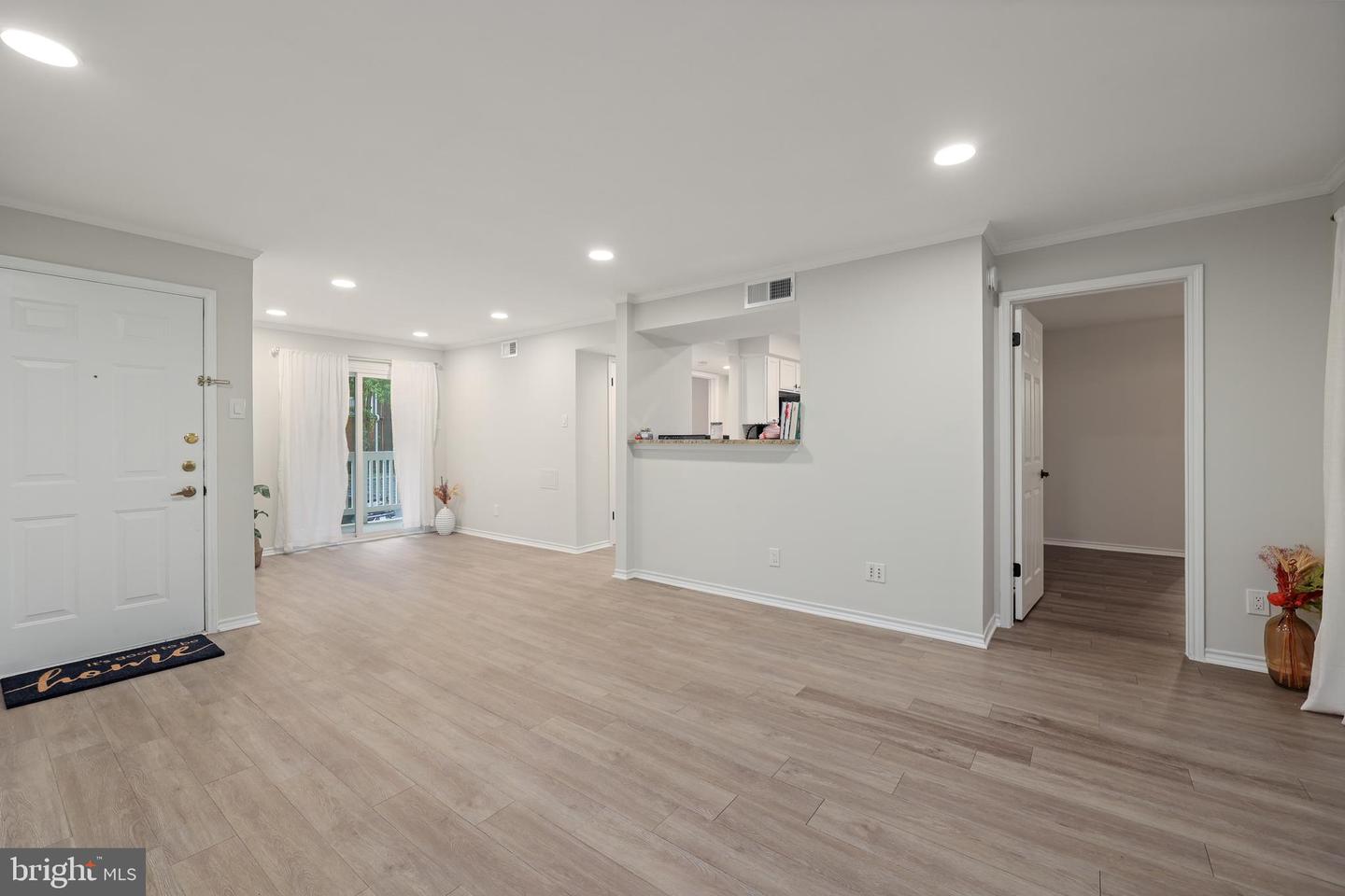 1505 LINCOLN WAY #201, MCLEAN, Virginia 22102, 2 Bedrooms Bedrooms, ,2 BathroomsBathrooms,Residential,For sale,1505 LINCOLN WAY #201,VAFX2269822 MLS # VAFX2269822