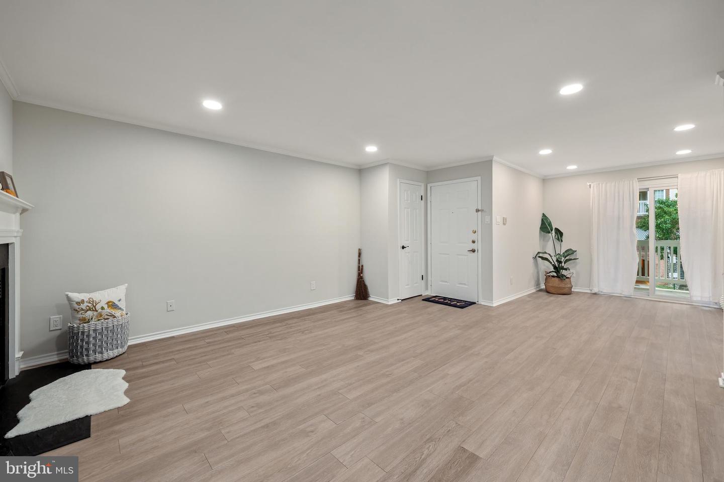 1505 LINCOLN WAY #201, MCLEAN, Virginia 22102, 2 Bedrooms Bedrooms, ,2 BathroomsBathrooms,Residential,For sale,1505 LINCOLN WAY #201,VAFX2269822 MLS # VAFX2269822