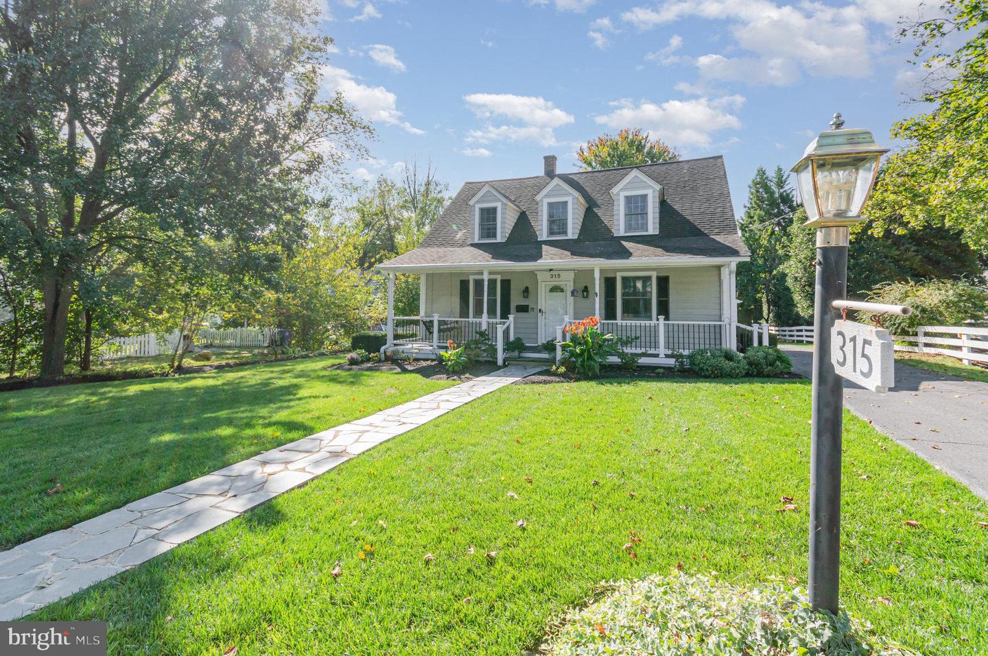315 EDWARDS FERRY RD NE, LEESBURG, Virginia 20176, 3 Bedrooms Bedrooms, ,1 BathroomBathrooms,Residential,For sale,315 EDWARDS FERRY RD NE,VALO2107844 MLS # VALO2107844