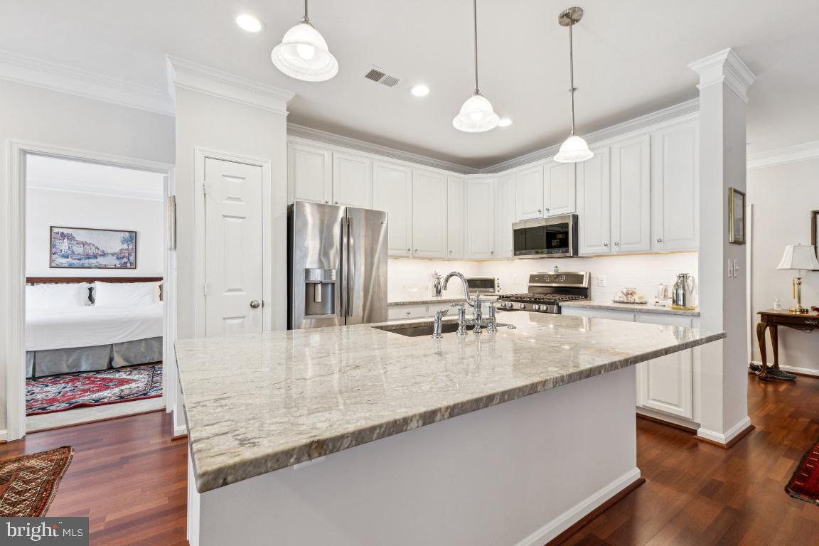 11503 SPERRIN CIR #304, FAIRFAX, Virginia 22030, 3 Bedrooms Bedrooms, ,3 BathroomsBathrooms,Residential,For sale,11503 SPERRIN CIR #304,VAFX2269876 MLS # VAFX2269876