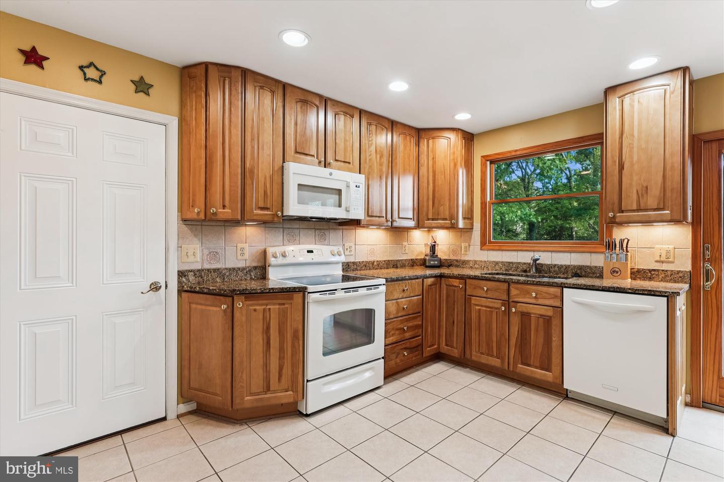 9352 CHESTNUT KNOLLS DR, FAIRFAX, Virginia 22032, 4 Bedrooms Bedrooms, ,3 BathroomsBathrooms,Residential,For sale,9352 CHESTNUT KNOLLS DR,VAFX2270022 MLS # VAFX2270022