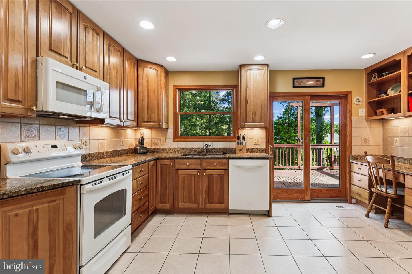 9352 CHESTNUT KNOLLS DR, FAIRFAX, Virginia 22032, 4 Bedrooms Bedrooms, ,3 BathroomsBathrooms,Residential,For sale,9352 CHESTNUT KNOLLS DR,VAFX2270022 MLS # VAFX2270022