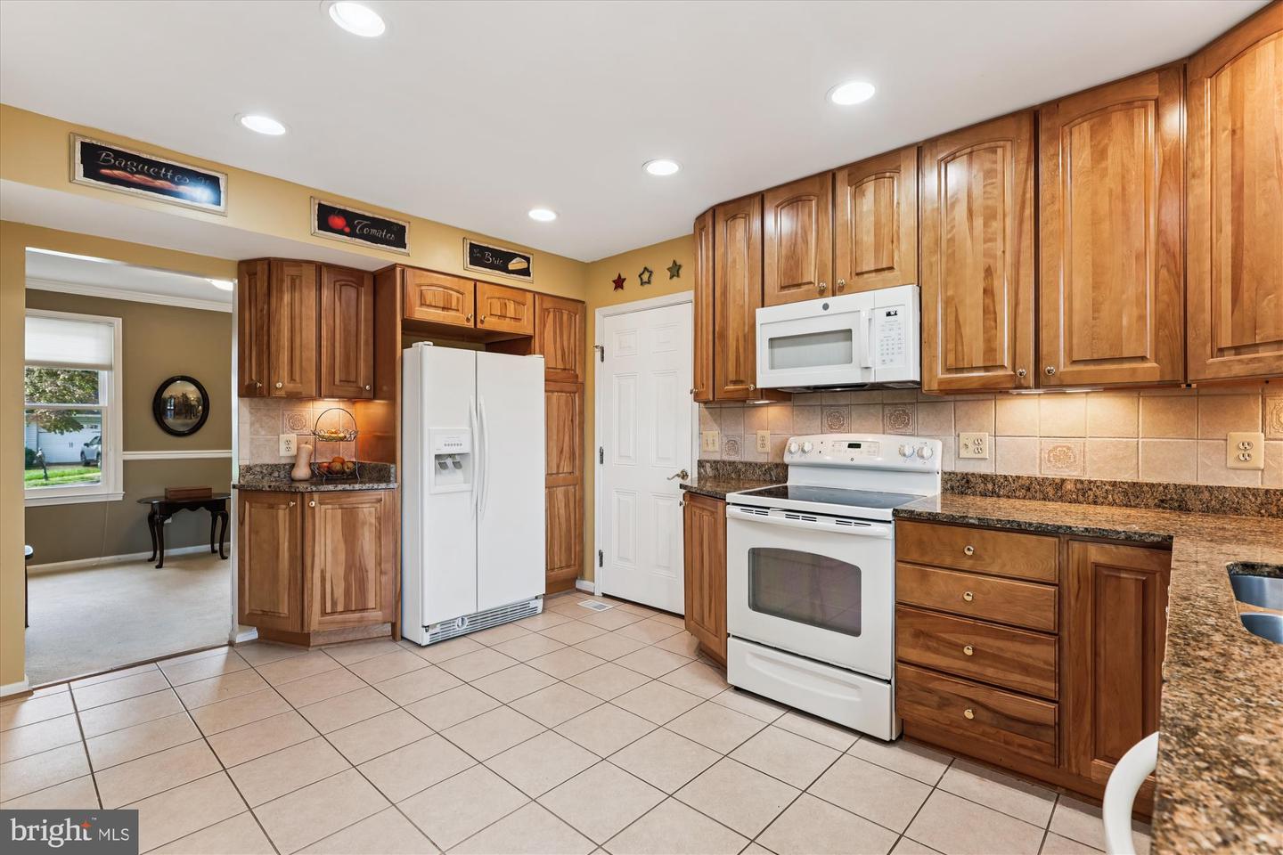 9352 CHESTNUT KNOLLS DR, FAIRFAX, Virginia 22032, 4 Bedrooms Bedrooms, ,3 BathroomsBathrooms,Residential,For sale,9352 CHESTNUT KNOLLS DR,VAFX2270022 MLS # VAFX2270022
