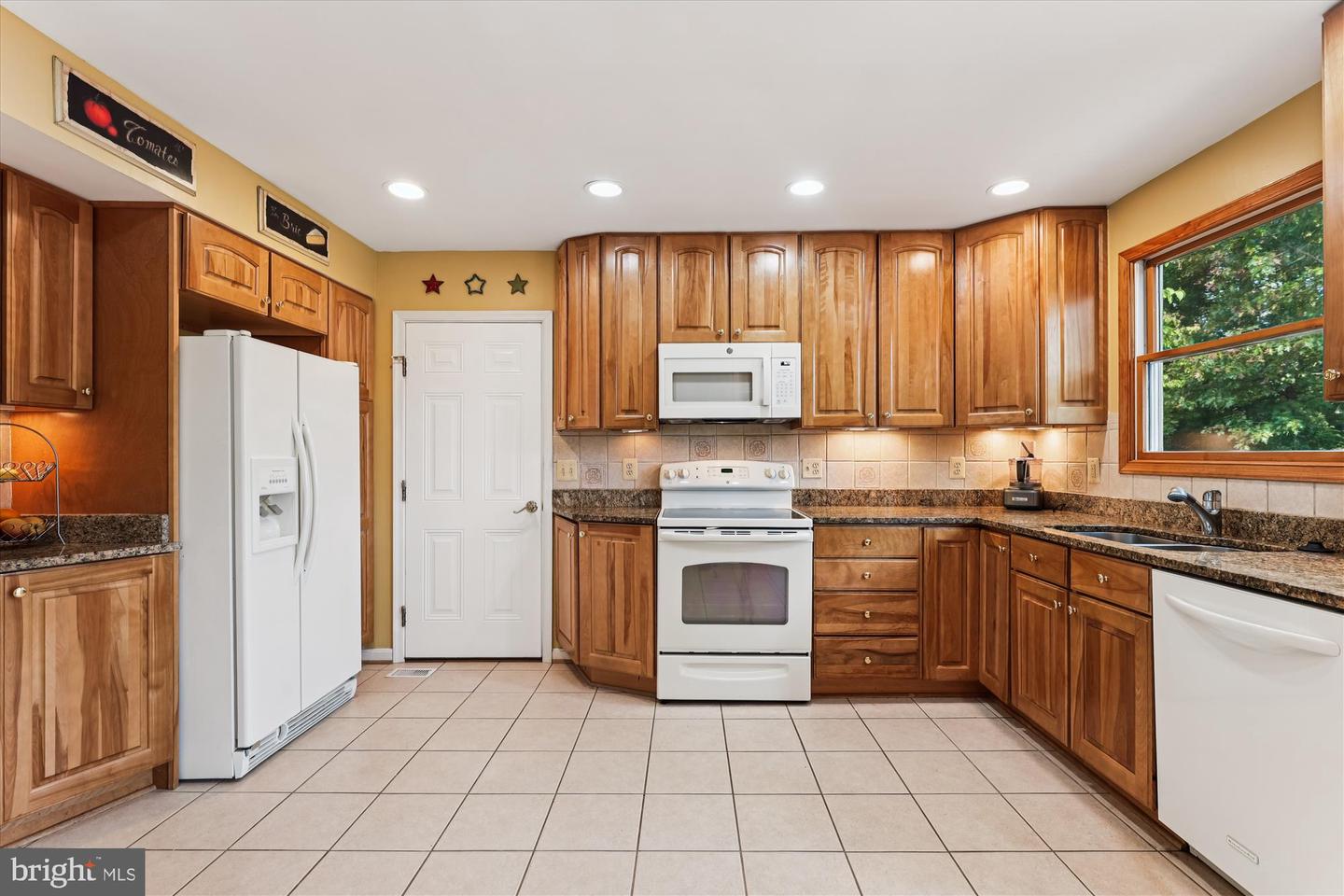9352 CHESTNUT KNOLLS DR, FAIRFAX, Virginia 22032, 4 Bedrooms Bedrooms, ,3 BathroomsBathrooms,Residential,For sale,9352 CHESTNUT KNOLLS DR,VAFX2270022 MLS # VAFX2270022