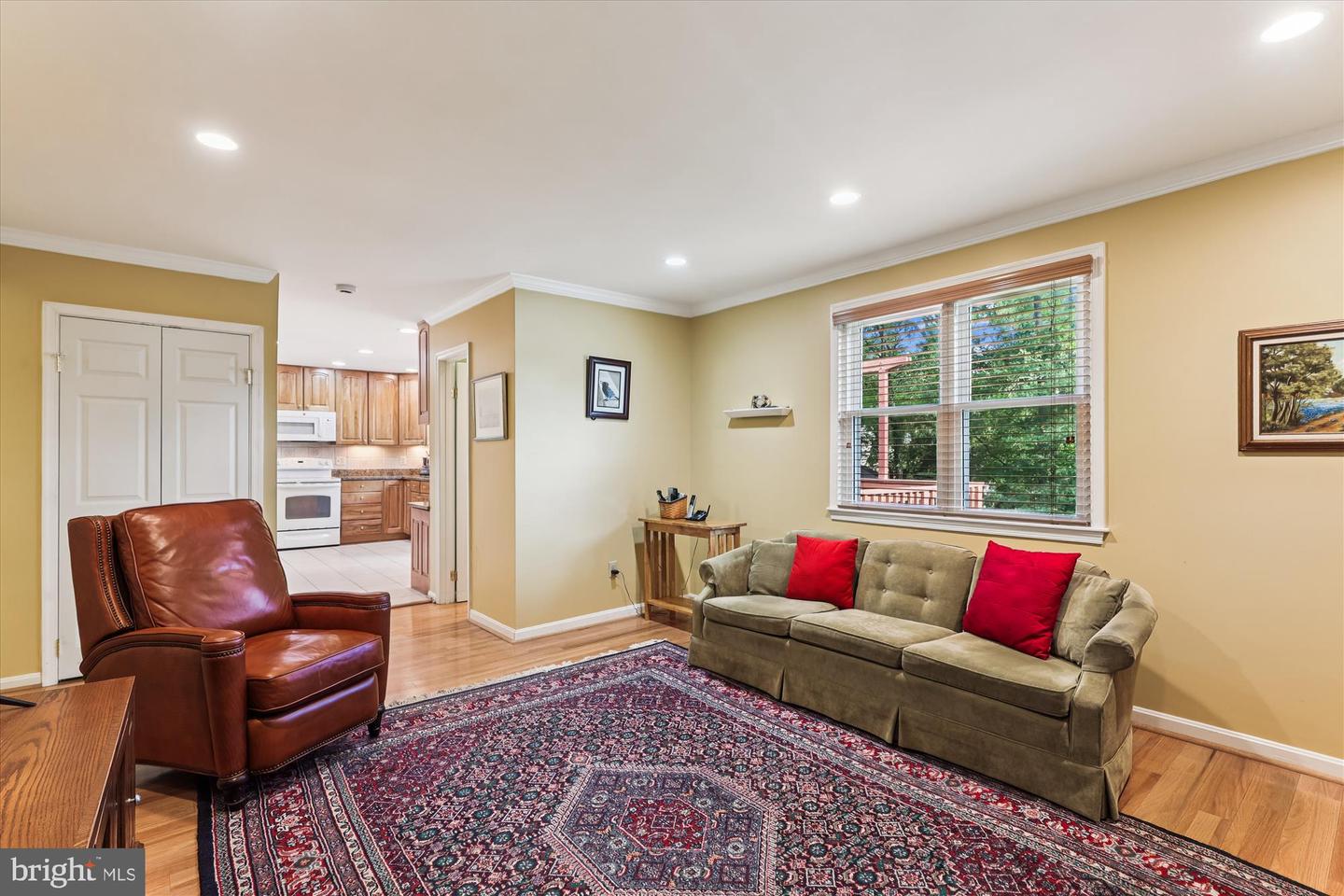 9352 CHESTNUT KNOLLS DR, FAIRFAX, Virginia 22032, 4 Bedrooms Bedrooms, ,3 BathroomsBathrooms,Residential,For sale,9352 CHESTNUT KNOLLS DR,VAFX2270022 MLS # VAFX2270022