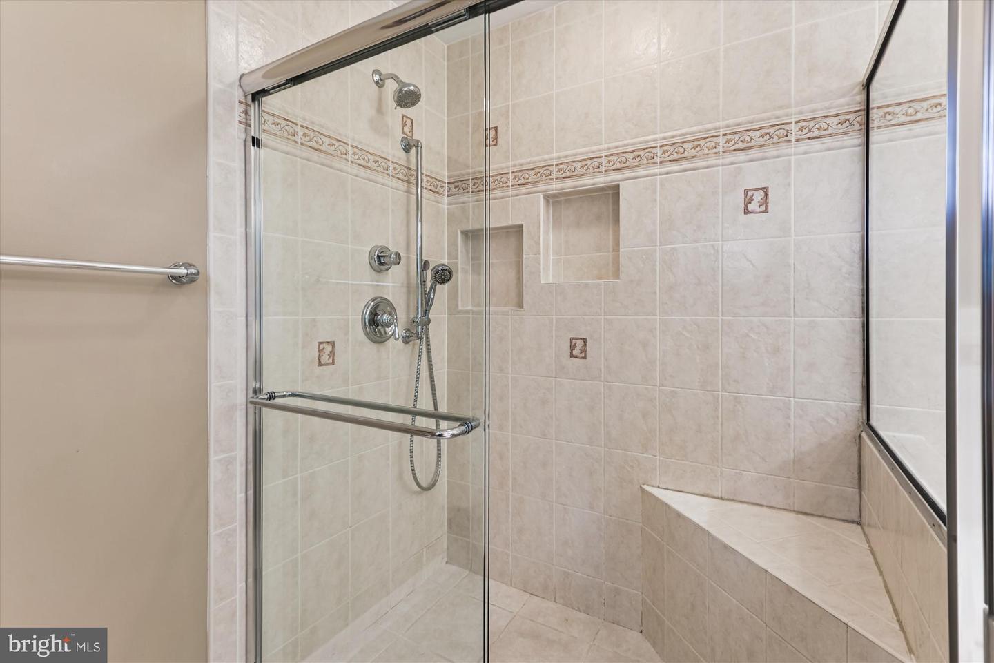 9352 CHESTNUT KNOLLS DR, FAIRFAX, Virginia 22032, 4 Bedrooms Bedrooms, ,3 BathroomsBathrooms,Residential,For sale,9352 CHESTNUT KNOLLS DR,VAFX2270022 MLS # VAFX2270022