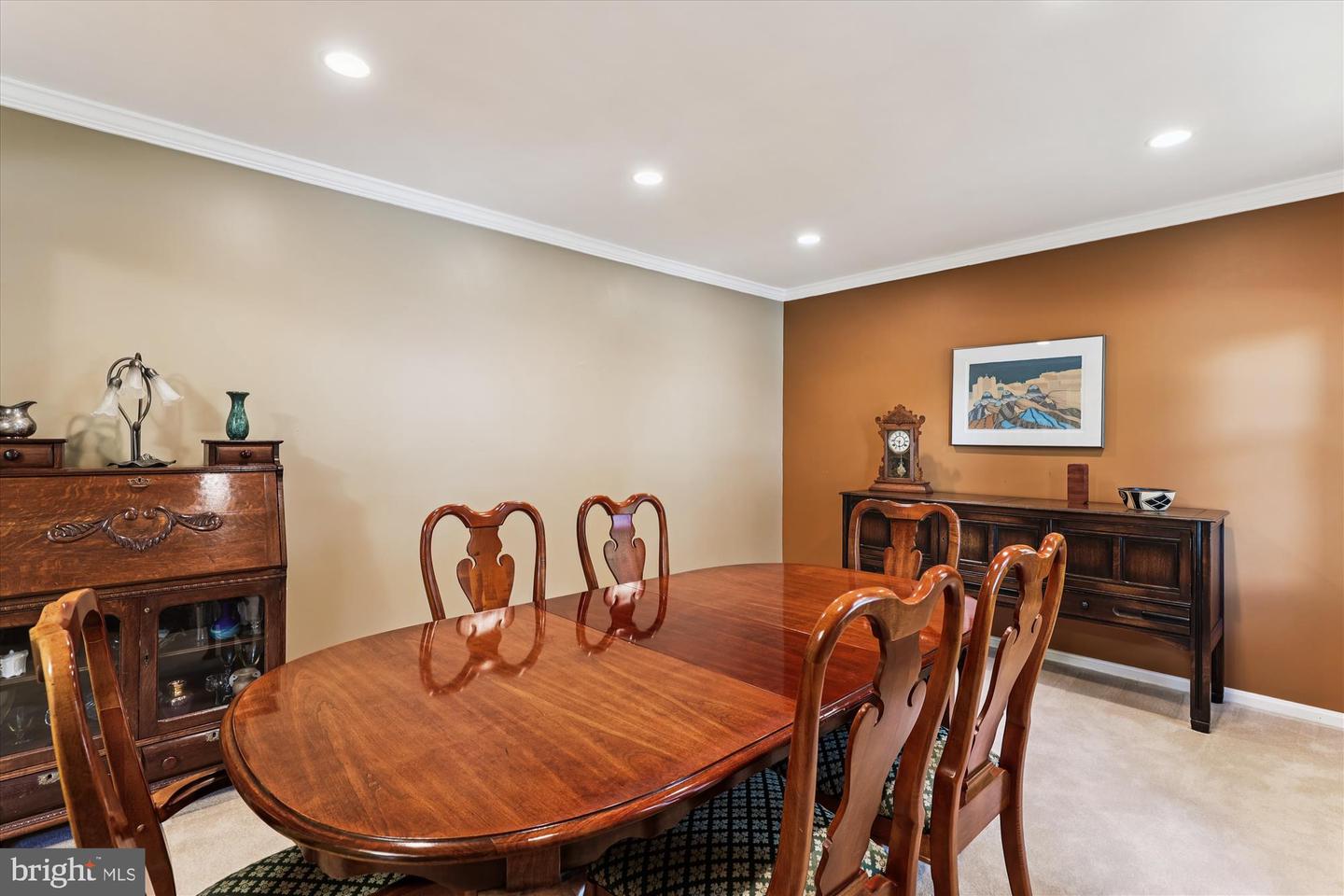 9352 CHESTNUT KNOLLS DR, FAIRFAX, Virginia 22032, 4 Bedrooms Bedrooms, ,3 BathroomsBathrooms,Residential,For sale,9352 CHESTNUT KNOLLS DR,VAFX2270022 MLS # VAFX2270022