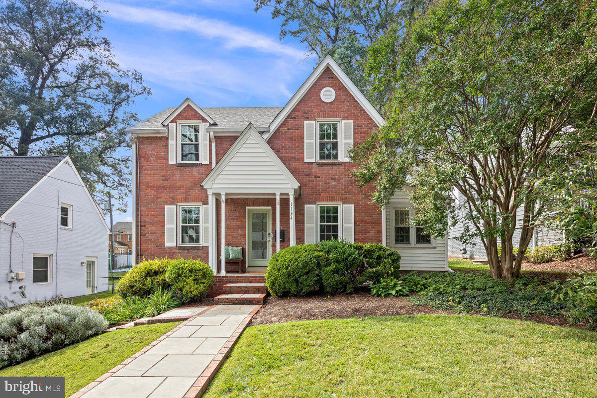 1134 N HARRISON ST, ARLINGTON, Virginia 22205, 3 Bedrooms Bedrooms, ,2 BathroomsBathrooms,Residential,For sale,1134 N HARRISON ST,VAAR2064340 MLS # VAAR2064340