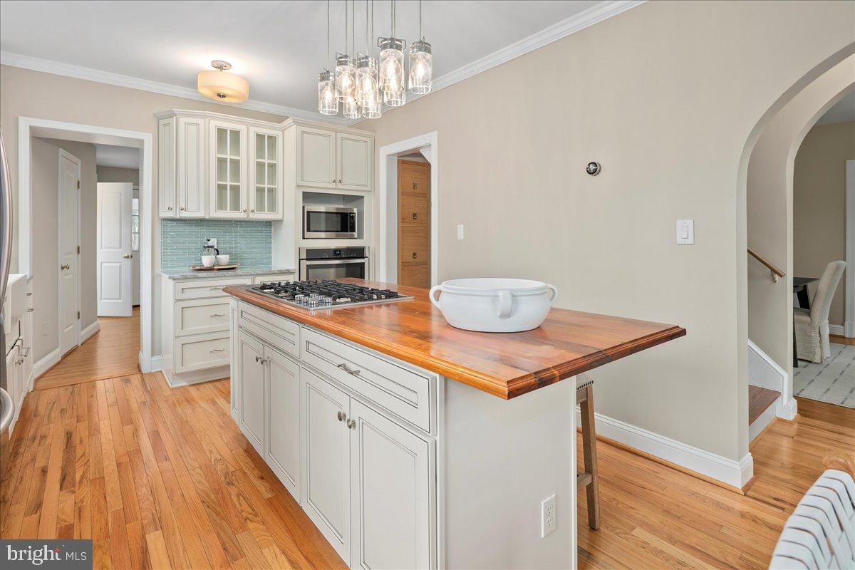 1134 N HARRISON ST, ARLINGTON, Virginia 22205, 3 Bedrooms Bedrooms, ,2 BathroomsBathrooms,Residential,For sale,1134 N HARRISON ST,VAAR2064340 MLS # VAAR2064340