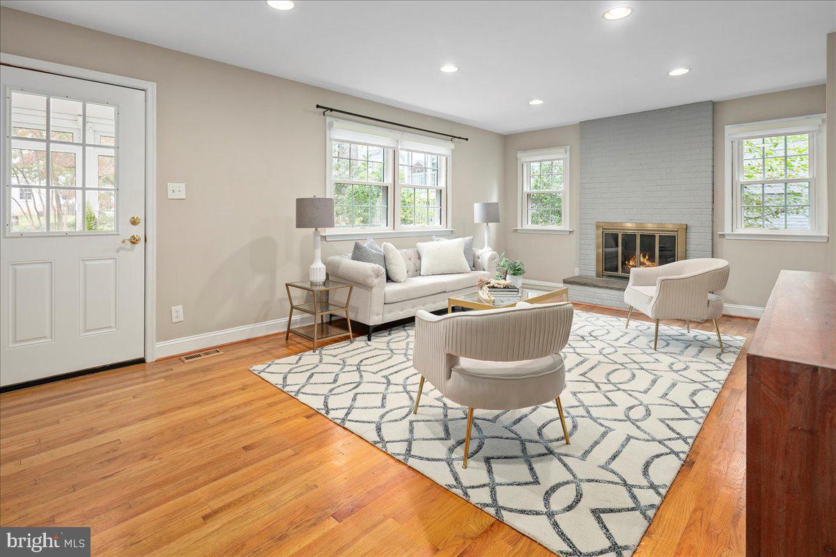 1134 N HARRISON ST, ARLINGTON, Virginia 22205, 3 Bedrooms Bedrooms, ,2 BathroomsBathrooms,Residential,For sale,1134 N HARRISON ST,VAAR2064340 MLS # VAAR2064340