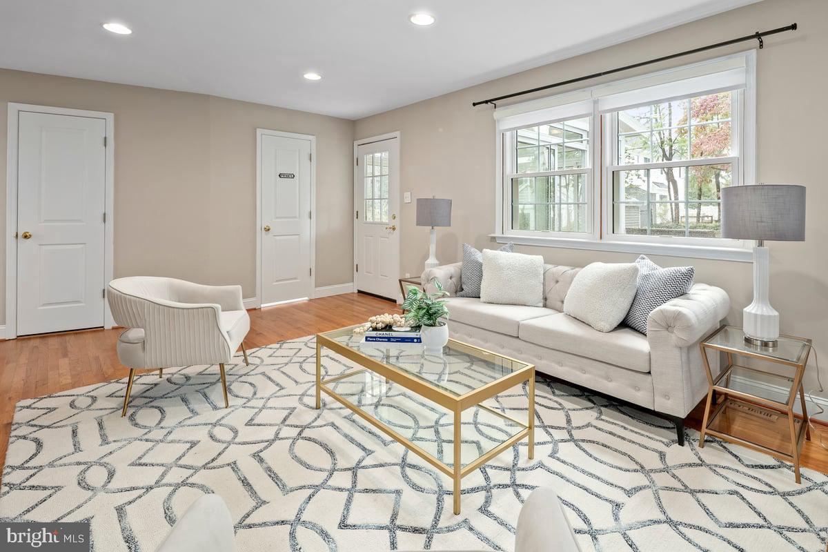 1134 N HARRISON ST, ARLINGTON, Virginia 22205, 3 Bedrooms Bedrooms, ,2 BathroomsBathrooms,Residential,For sale,1134 N HARRISON ST,VAAR2064340 MLS # VAAR2064340