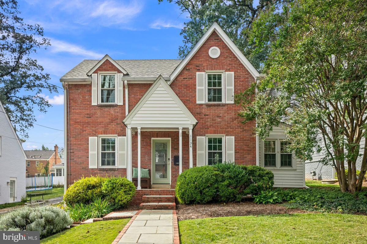 1134 N HARRISON ST, ARLINGTON, Virginia 22205, 3 Bedrooms Bedrooms, ,2 BathroomsBathrooms,Residential,For sale,1134 N HARRISON ST,VAAR2064340 MLS # VAAR2064340