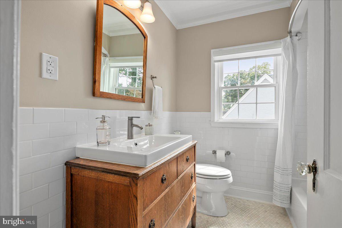 1134 N HARRISON ST, ARLINGTON, Virginia 22205, 3 Bedrooms Bedrooms, ,2 BathroomsBathrooms,Residential,For sale,1134 N HARRISON ST,VAAR2064340 MLS # VAAR2064340