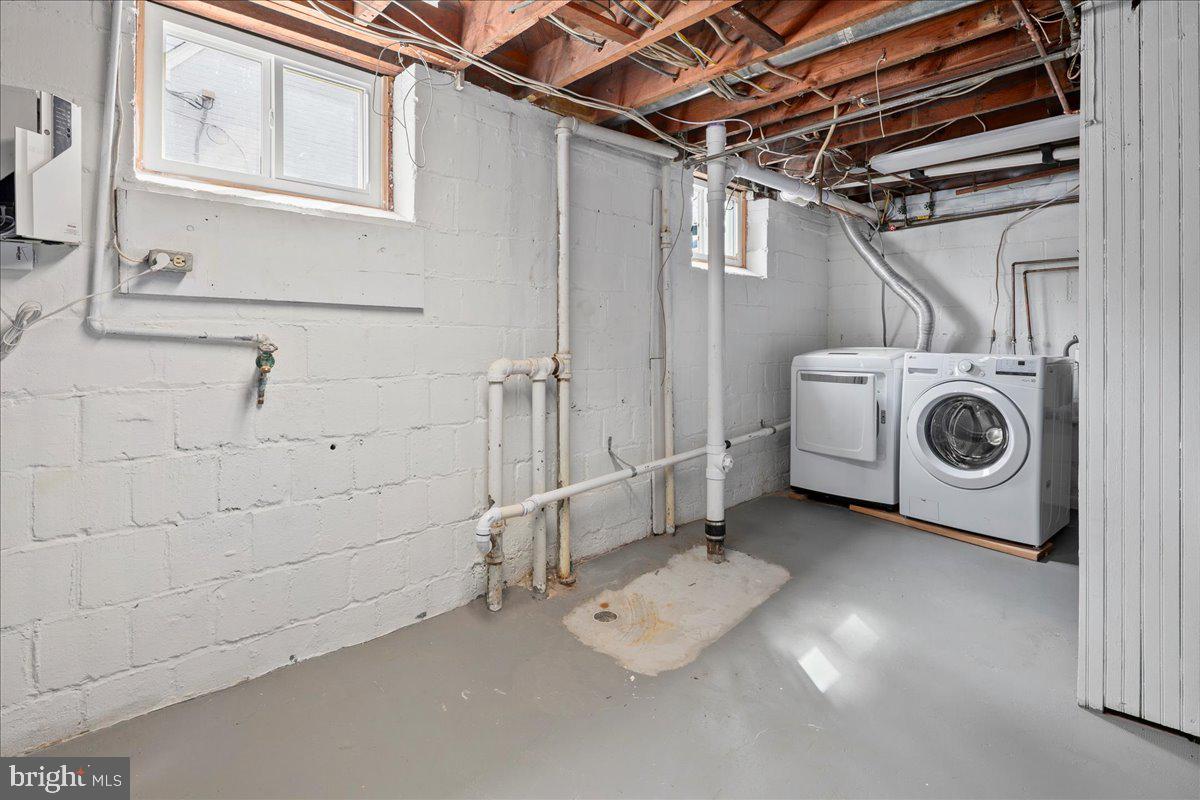 1134 N HARRISON ST, ARLINGTON, Virginia 22205, 3 Bedrooms Bedrooms, ,2 BathroomsBathrooms,Residential,For sale,1134 N HARRISON ST,VAAR2064340 MLS # VAAR2064340