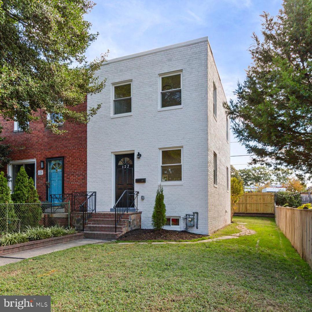 622 S HENRY ST, ALEXANDRIA, Virginia 22314, 2 Bedrooms Bedrooms, ,2 BathroomsBathrooms,Residential,For sale,622 S HENRY ST,VAAX2050372 MLS # VAAX2050372