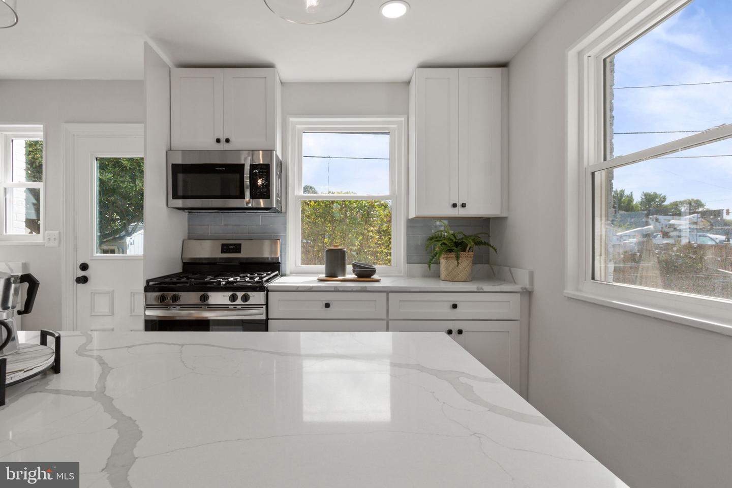 622 S HENRY ST, ALEXANDRIA, Virginia 22314, 2 Bedrooms Bedrooms, ,2 BathroomsBathrooms,Residential,For sale,622 S HENRY ST,VAAX2050372 MLS # VAAX2050372
