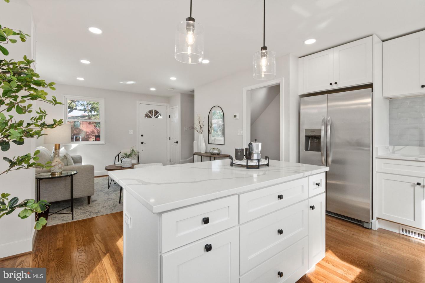 622 S HENRY ST, ALEXANDRIA, Virginia 22314, 2 Bedrooms Bedrooms, ,2 BathroomsBathrooms,Residential,For sale,622 S HENRY ST,VAAX2050372 MLS # VAAX2050372