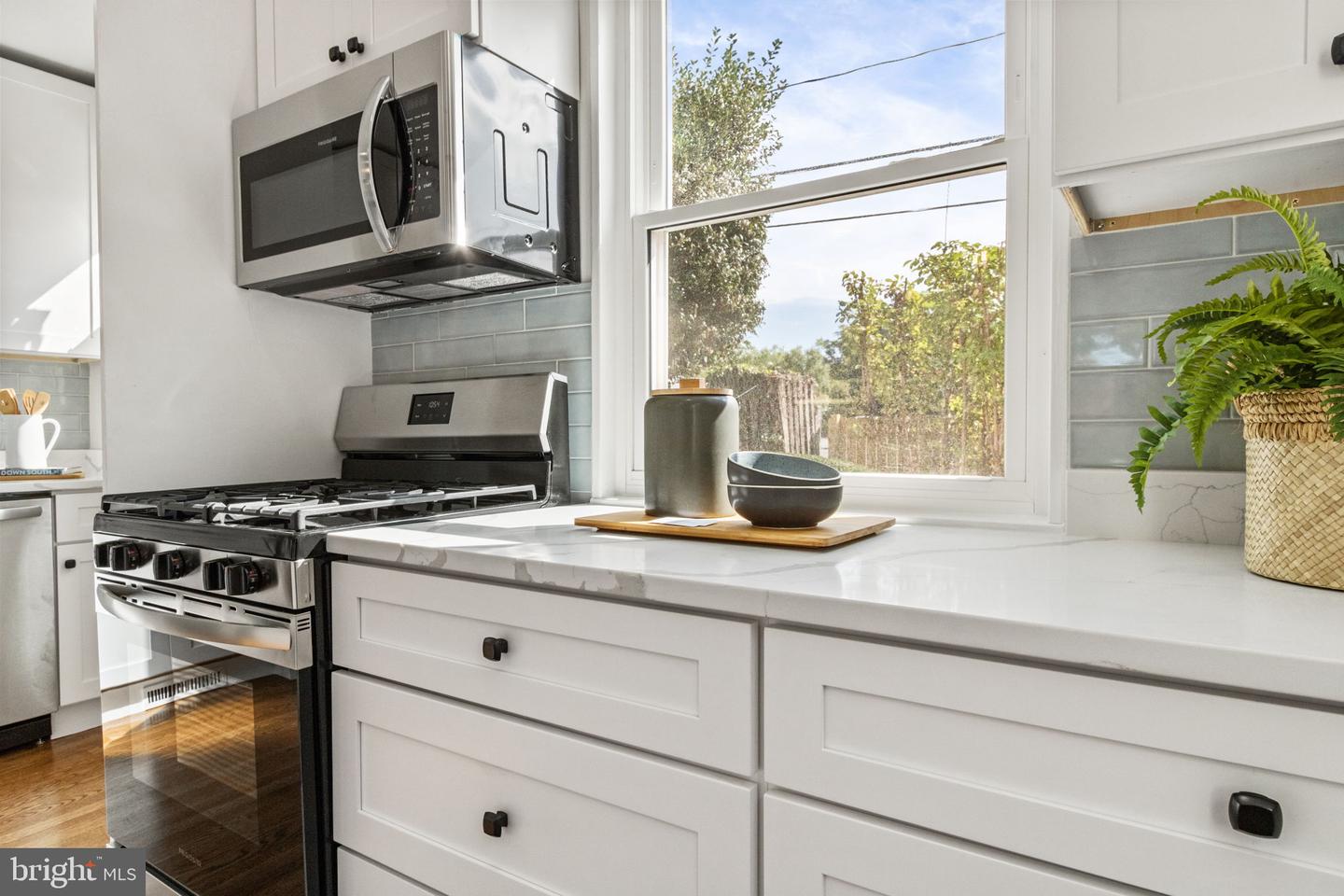 622 S HENRY ST, ALEXANDRIA, Virginia 22314, 2 Bedrooms Bedrooms, ,2 BathroomsBathrooms,Residential,For sale,622 S HENRY ST,VAAX2050372 MLS # VAAX2050372