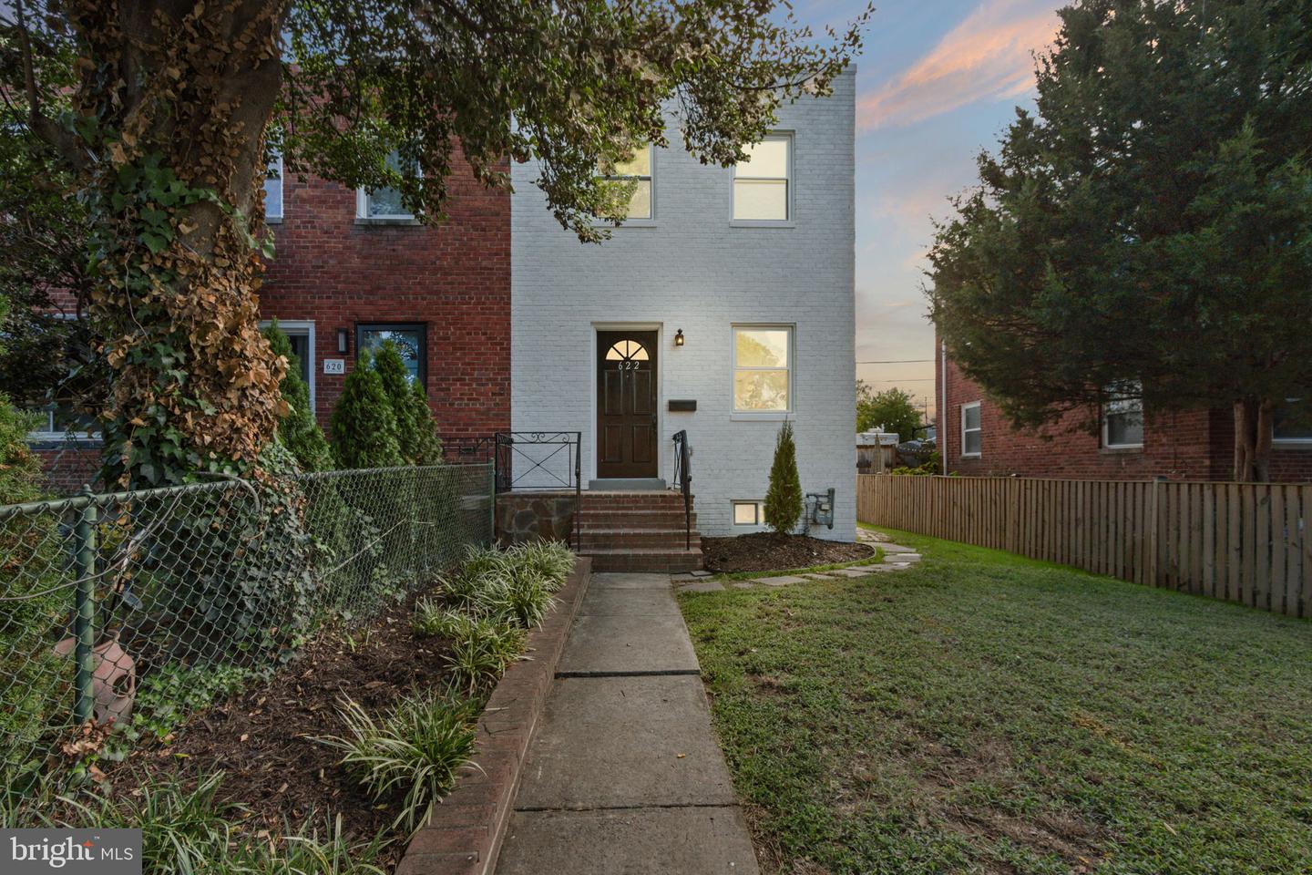 622 S HENRY ST, ALEXANDRIA, Virginia 22314, 2 Bedrooms Bedrooms, ,2 BathroomsBathrooms,Residential,For sale,622 S HENRY ST,VAAX2050372 MLS # VAAX2050372