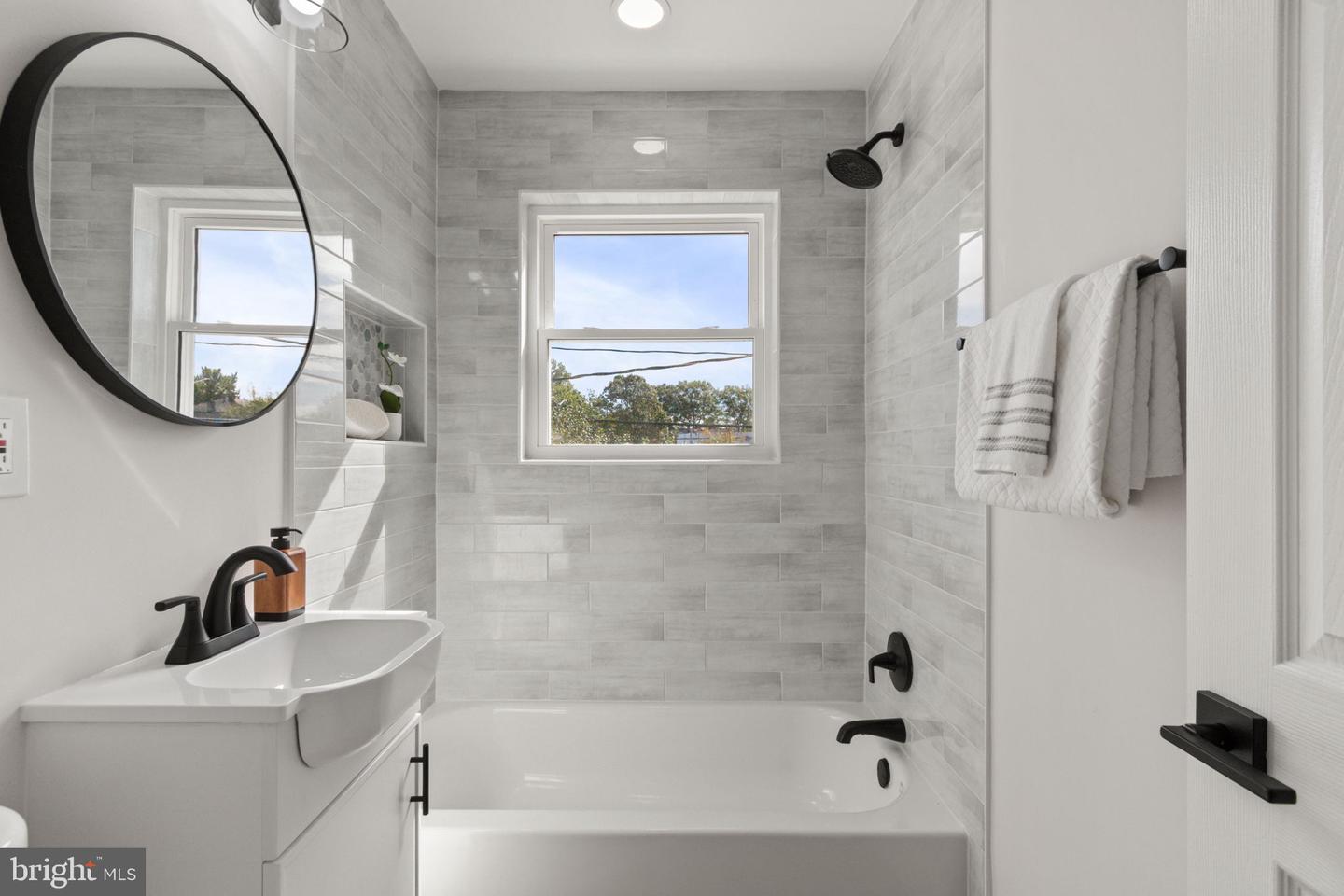 622 S HENRY ST, ALEXANDRIA, Virginia 22314, 2 Bedrooms Bedrooms, ,2 BathroomsBathrooms,Residential,For sale,622 S HENRY ST,VAAX2050372 MLS # VAAX2050372