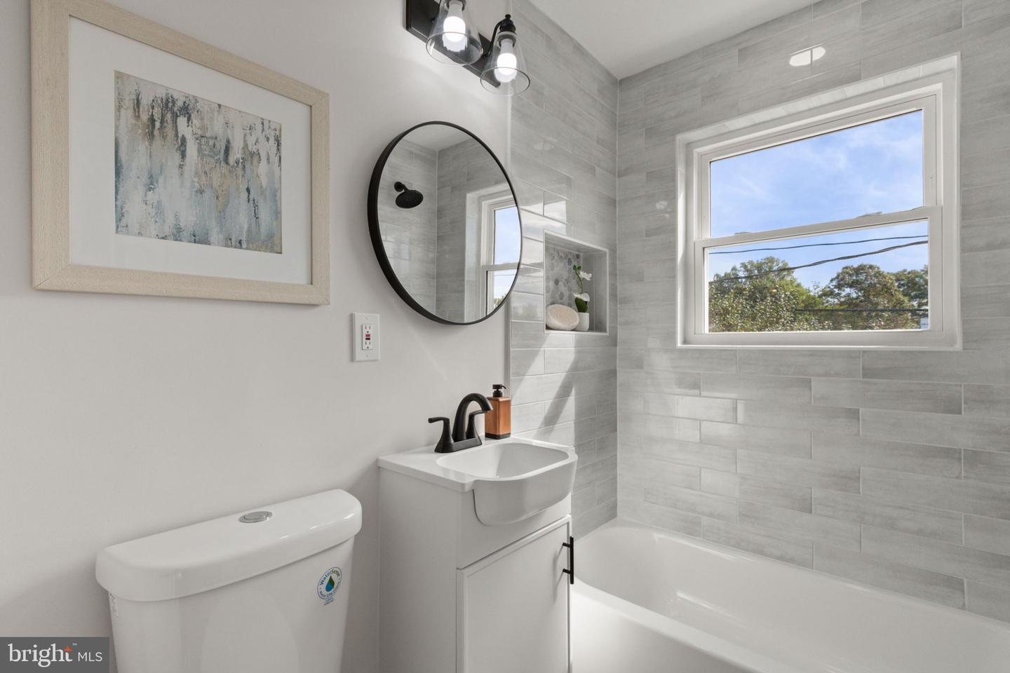 622 S HENRY ST, ALEXANDRIA, Virginia 22314, 2 Bedrooms Bedrooms, ,2 BathroomsBathrooms,Residential,For sale,622 S HENRY ST,VAAX2050372 MLS # VAAX2050372