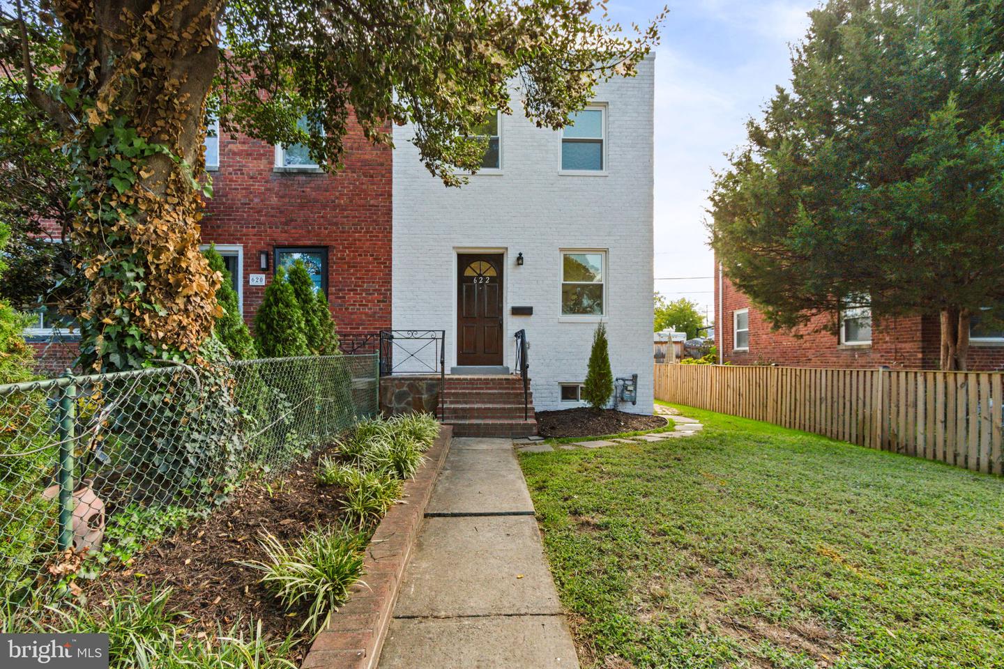 622 S HENRY ST, ALEXANDRIA, Virginia 22314, 2 Bedrooms Bedrooms, ,2 BathroomsBathrooms,Residential,For sale,622 S HENRY ST,VAAX2050372 MLS # VAAX2050372