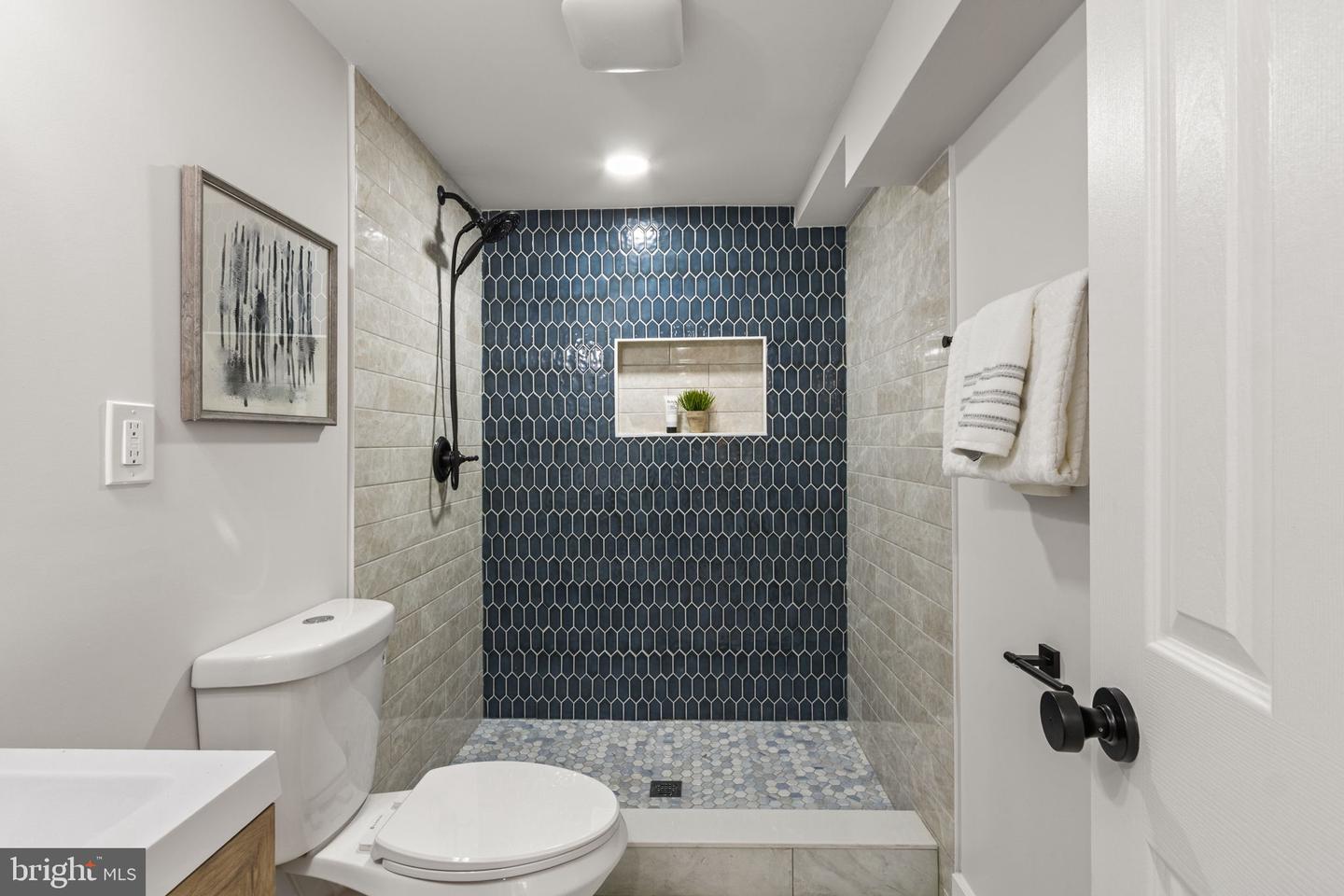 622 S HENRY ST, ALEXANDRIA, Virginia 22314, 2 Bedrooms Bedrooms, ,2 BathroomsBathrooms,Residential,For sale,622 S HENRY ST,VAAX2050372 MLS # VAAX2050372