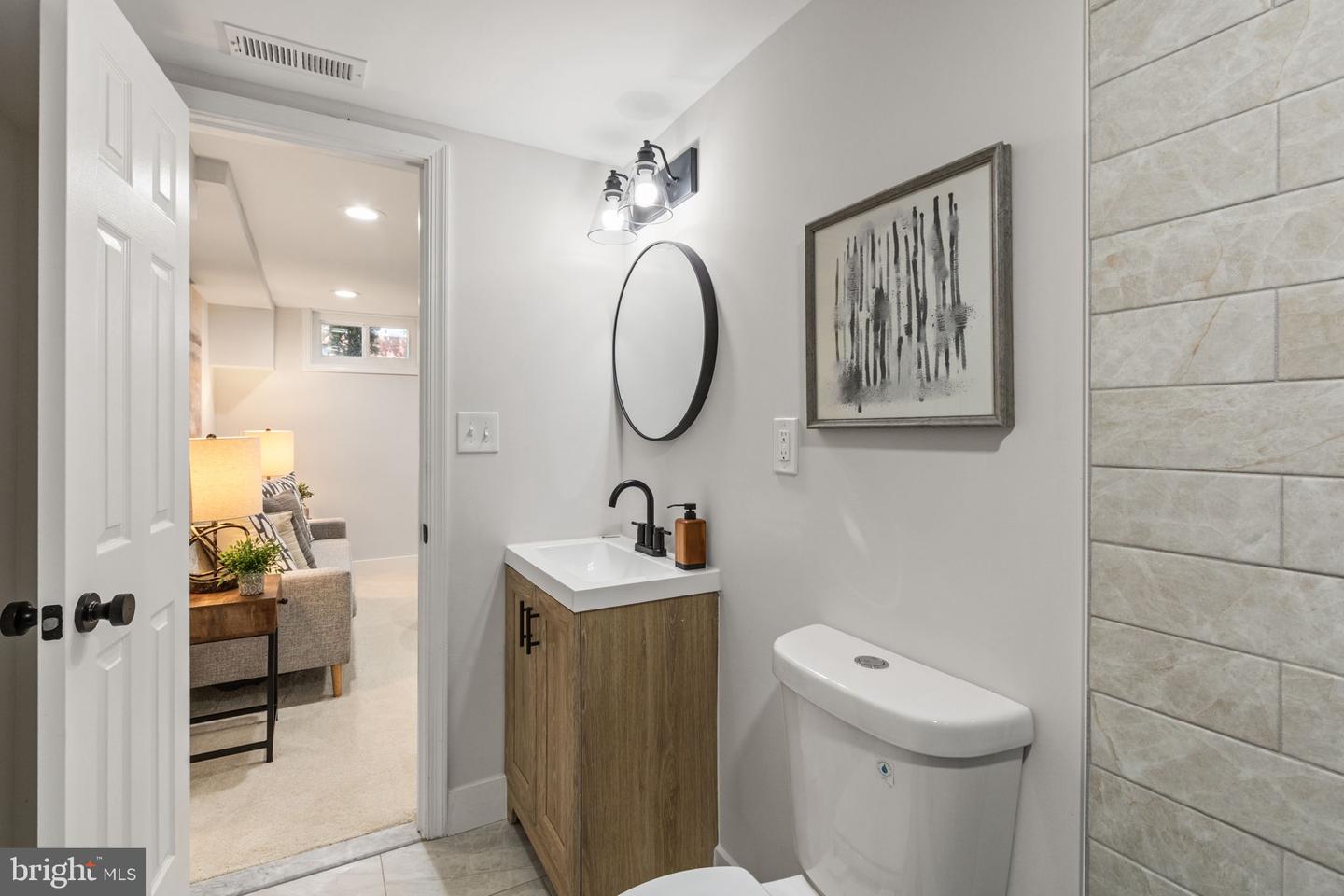 622 S HENRY ST, ALEXANDRIA, Virginia 22314, 2 Bedrooms Bedrooms, ,2 BathroomsBathrooms,Residential,For sale,622 S HENRY ST,VAAX2050372 MLS # VAAX2050372
