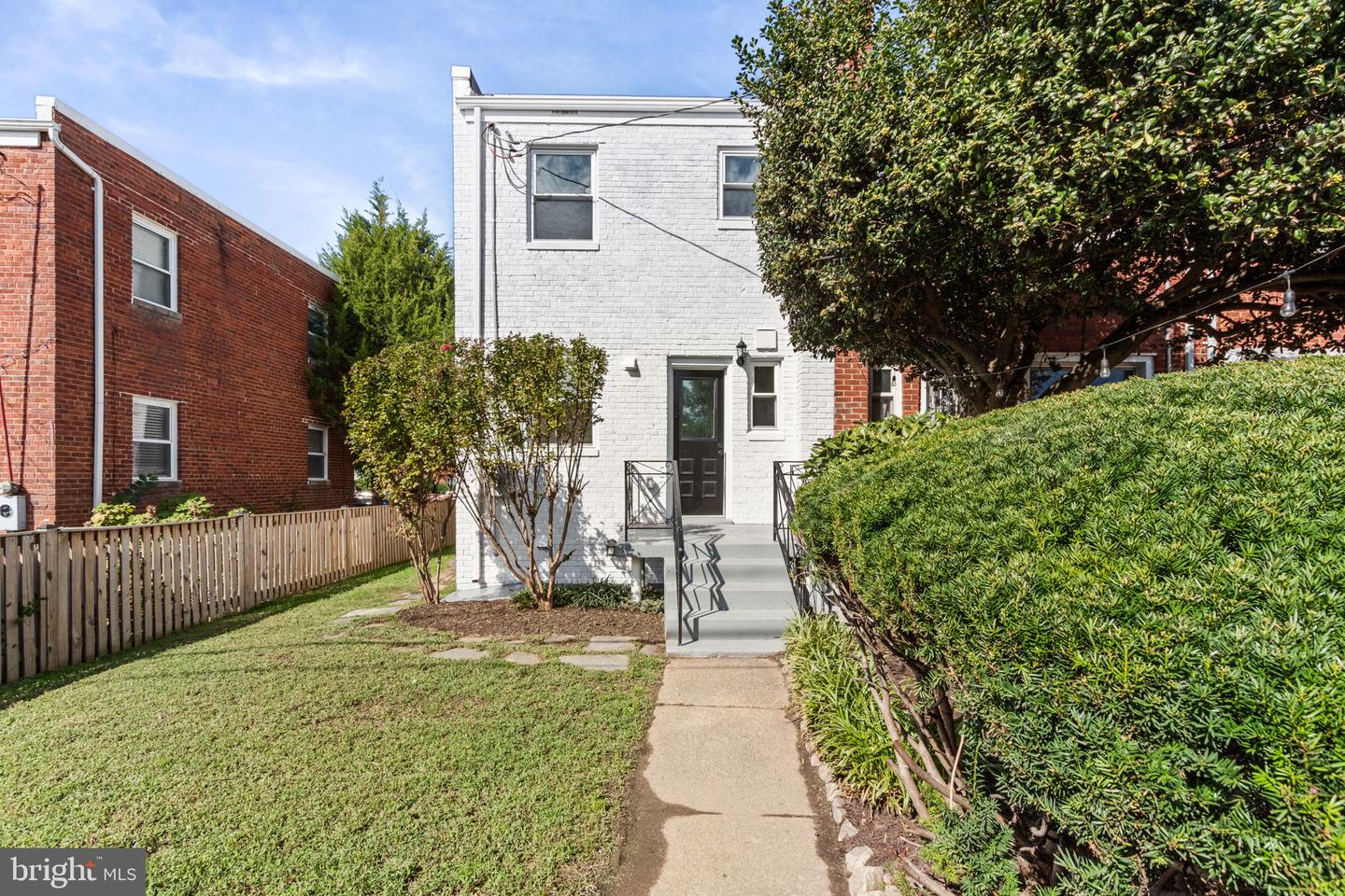 622 S HENRY ST, ALEXANDRIA, Virginia 22314, 2 Bedrooms Bedrooms, ,2 BathroomsBathrooms,Residential,For sale,622 S HENRY ST,VAAX2050372 MLS # VAAX2050372