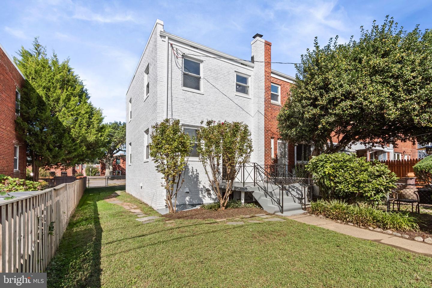 622 S HENRY ST, ALEXANDRIA, Virginia 22314, 2 Bedrooms Bedrooms, ,2 BathroomsBathrooms,Residential,For sale,622 S HENRY ST,VAAX2050372 MLS # VAAX2050372
