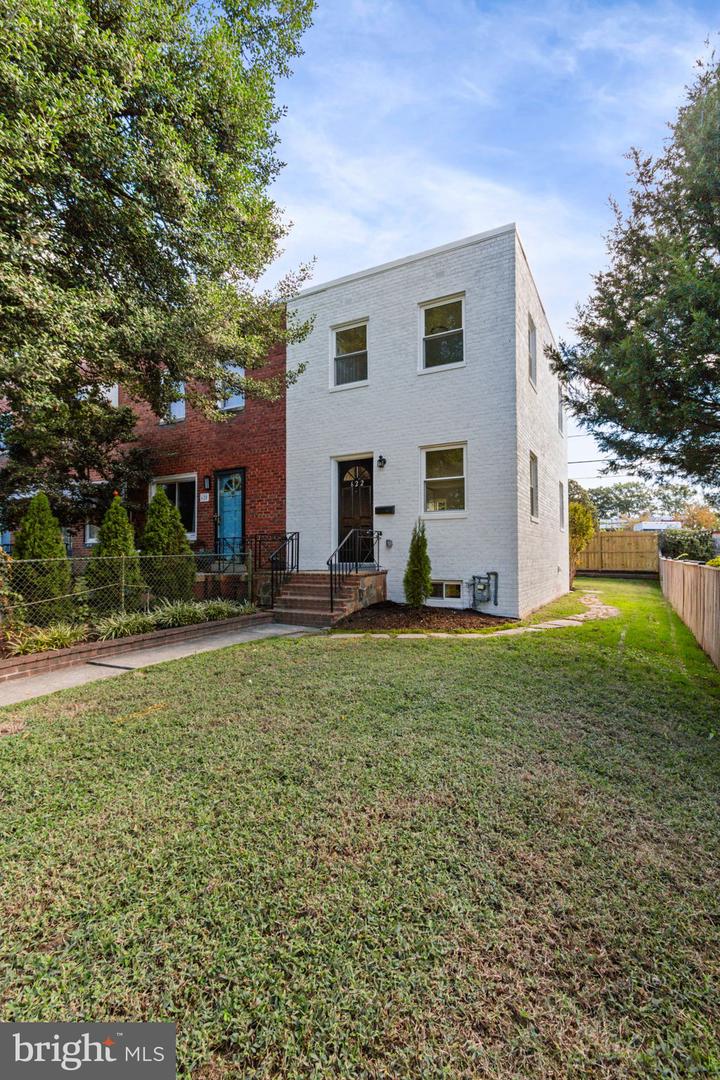 622 S HENRY ST, ALEXANDRIA, Virginia 22314, 2 Bedrooms Bedrooms, ,2 BathroomsBathrooms,Residential,For sale,622 S HENRY ST,VAAX2050372 MLS # VAAX2050372