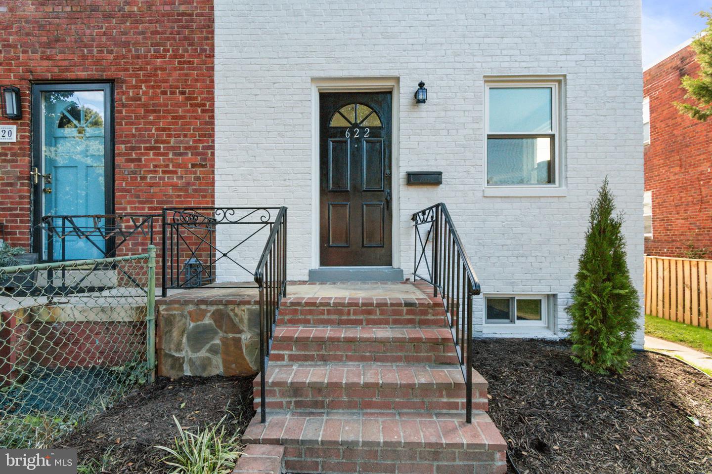 622 S HENRY ST, ALEXANDRIA, Virginia 22314, 2 Bedrooms Bedrooms, ,2 BathroomsBathrooms,Residential,For sale,622 S HENRY ST,VAAX2050372 MLS # VAAX2050372