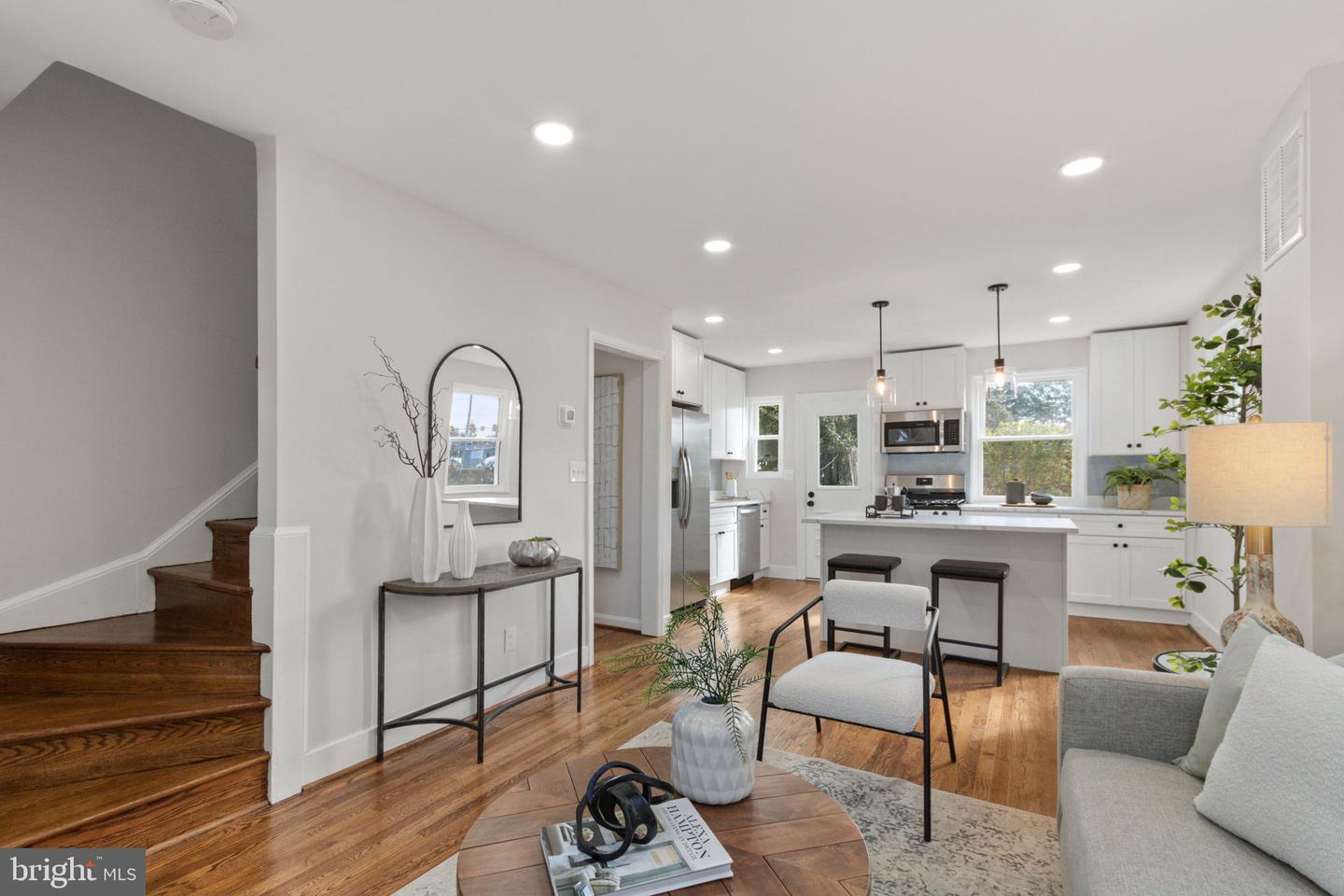 622 S HENRY ST, ALEXANDRIA, Virginia 22314, 2 Bedrooms Bedrooms, ,2 BathroomsBathrooms,Residential,For sale,622 S HENRY ST,VAAX2050372 MLS # VAAX2050372