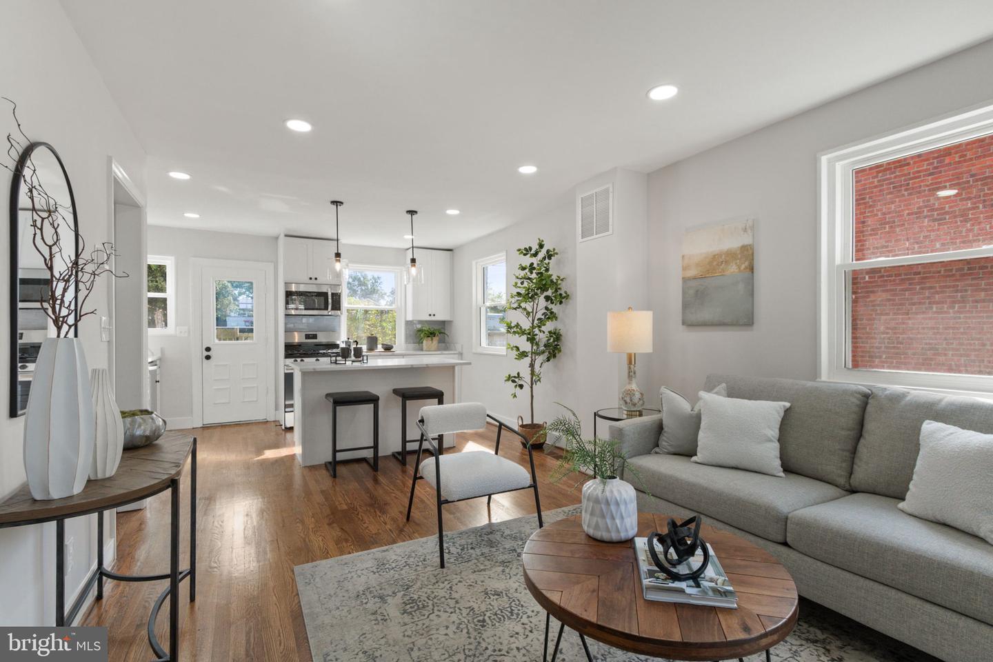 622 S HENRY ST, ALEXANDRIA, Virginia 22314, 2 Bedrooms Bedrooms, ,2 BathroomsBathrooms,Residential,For sale,622 S HENRY ST,VAAX2050372 MLS # VAAX2050372