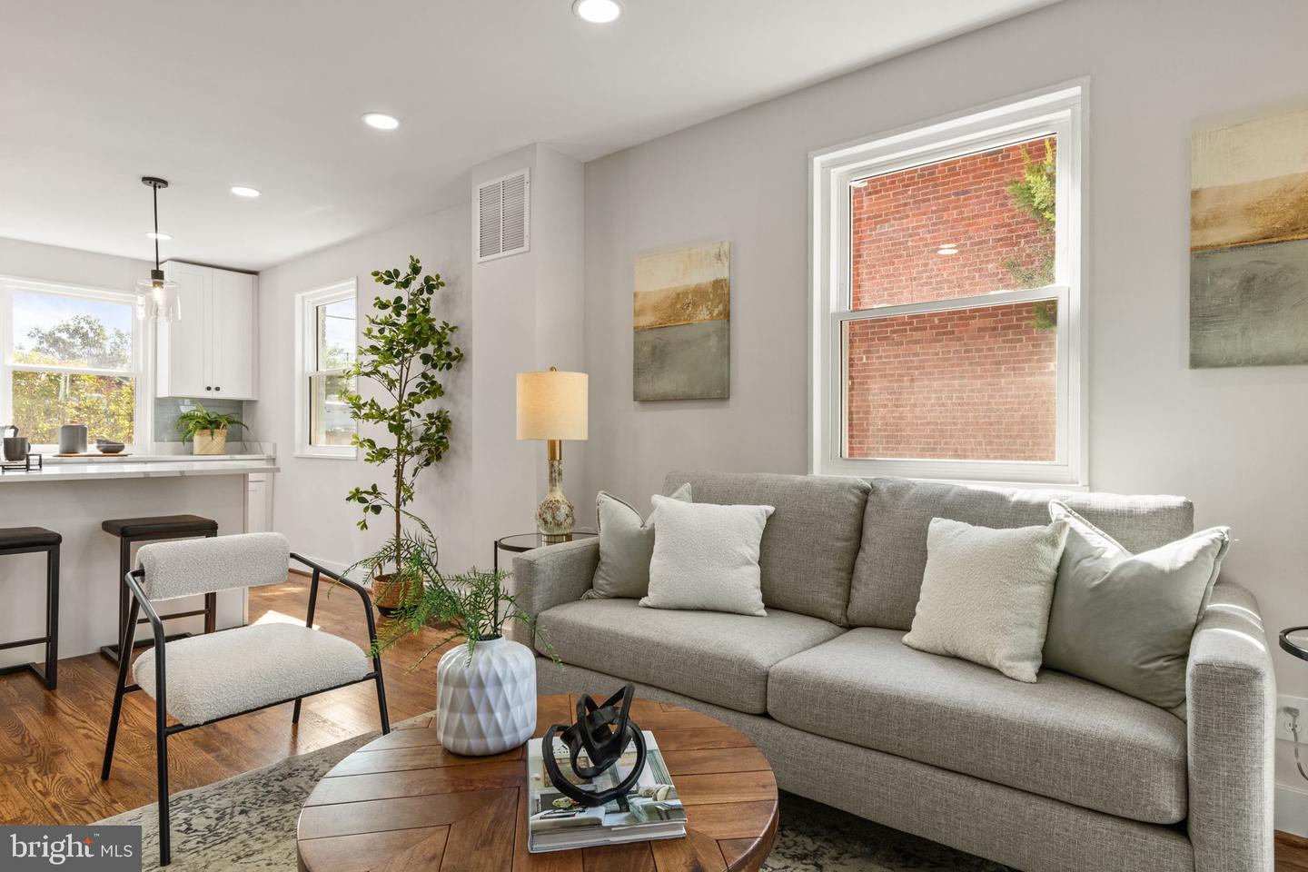 622 S HENRY ST, ALEXANDRIA, Virginia 22314, 2 Bedrooms Bedrooms, ,2 BathroomsBathrooms,Residential,For sale,622 S HENRY ST,VAAX2050372 MLS # VAAX2050372