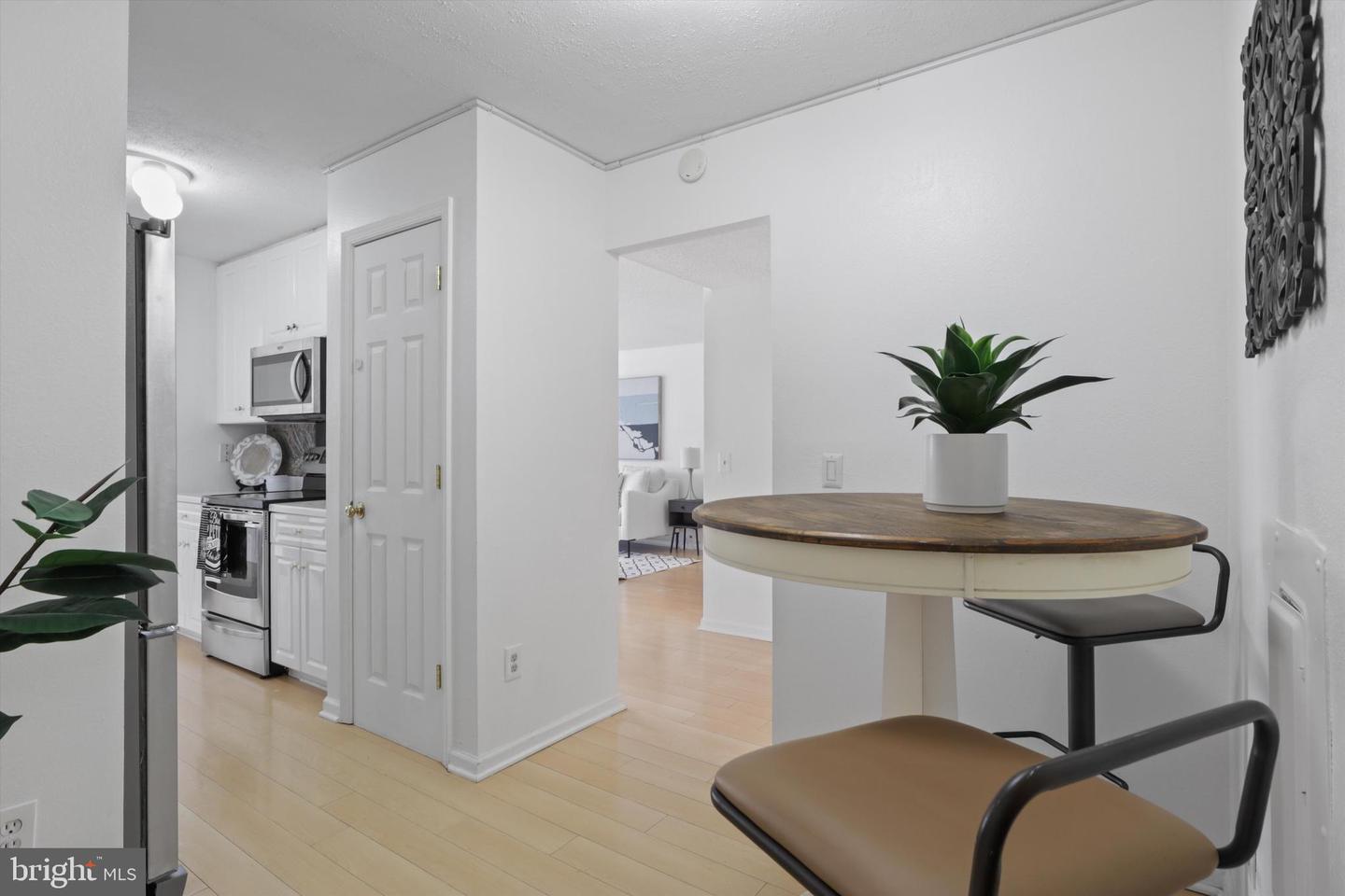 6101 EDSALL RD #611, ALEXANDRIA, Virginia 22304, 2 Bedrooms Bedrooms, ,2 BathroomsBathrooms,Residential,For sale,6101 EDSALL RD #611,VAAX2050396 MLS # VAAX2050396