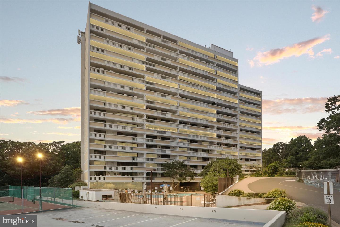 6101 EDSALL RD #611, ALEXANDRIA, Virginia 22304, 2 Bedrooms Bedrooms, ,2 BathroomsBathrooms,Residential,For sale,6101 EDSALL RD #611,VAAX2050396 MLS # VAAX2050396