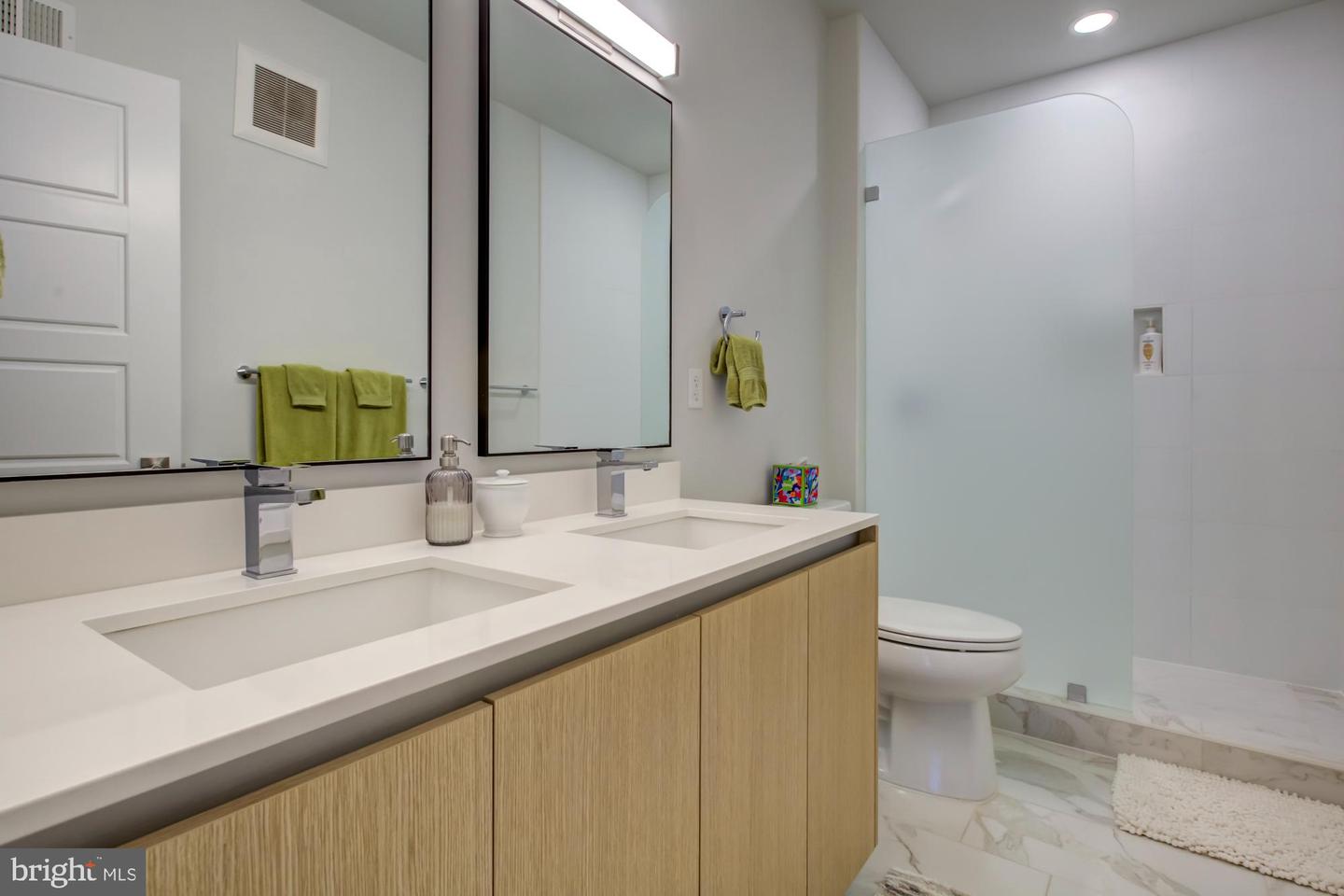 1309 E ST SE #12, WASHINGTON, District Of Columbia 20003, 2 Bedrooms Bedrooms, 5 Rooms Rooms,2 BathroomsBathrooms,Residential,For sale,1309 E ST SE #12,DCDC2225118 MLS # DCDC2225118