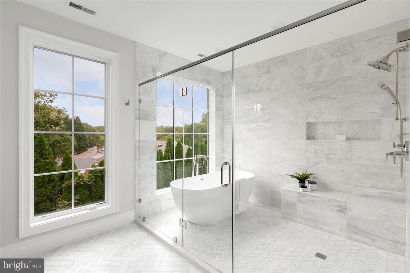1446 COLA DR, MCLEAN, Virginia 22101, 6 Bedrooms Bedrooms, ,7 BathroomsBathrooms,Residential,For sale,1446 COLA DR,VAFX2272130 MLS # VAFX2272130