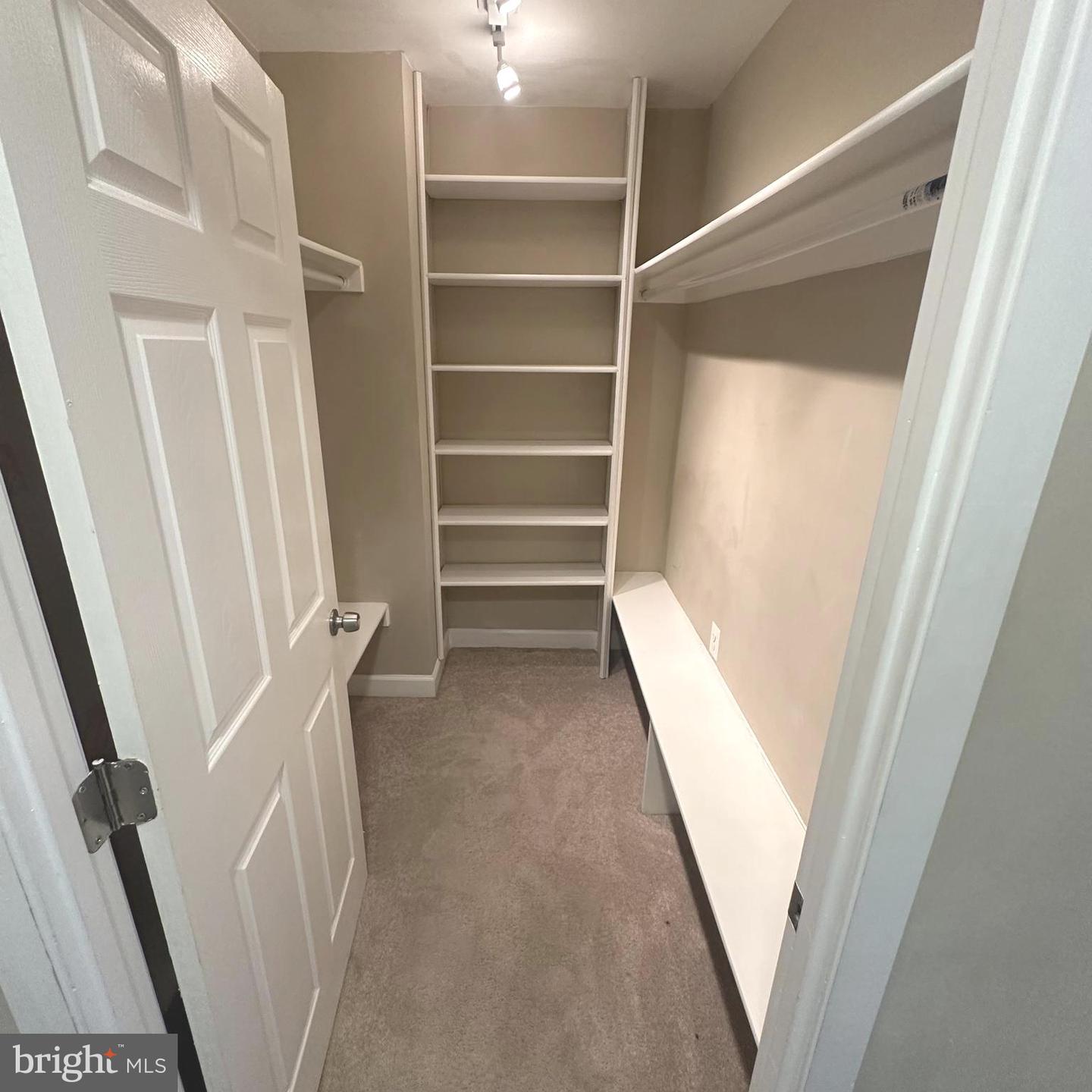 6641 WAKEFIELD DR #219, ALEXANDRIA, Virginia 22307, 1 Bedroom Bedrooms, ,1 BathroomBathrooms,Residential,For sale,6641 WAKEFIELD DR #219,VAFX2270104 MLS # VAFX2270104