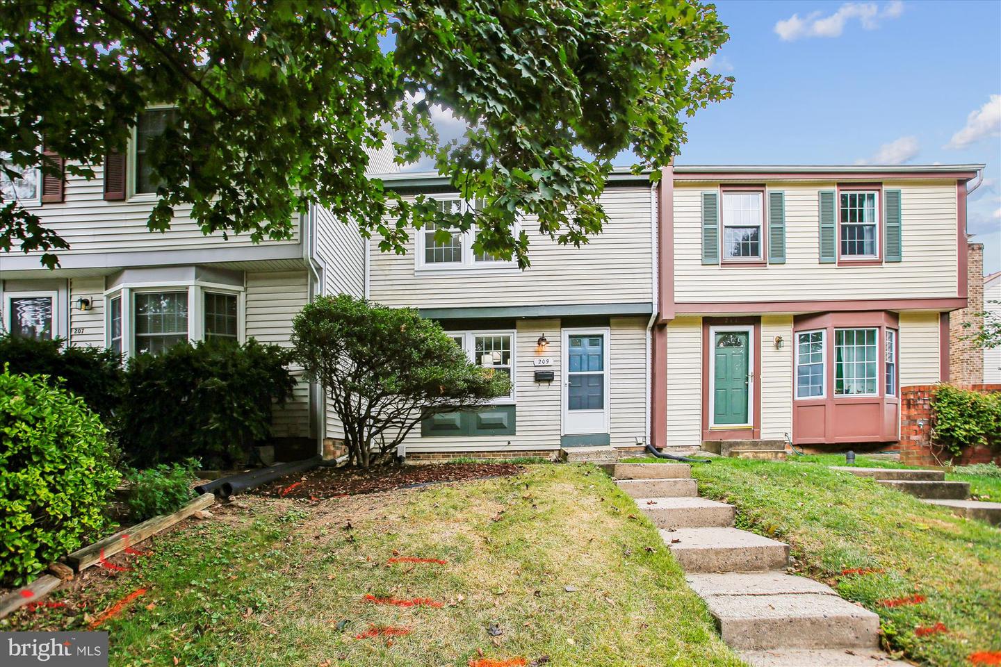 209 S VIRGINIA AVE, FALLS CHURCH, Virginia 22046, 3 Bedrooms Bedrooms, ,2 BathroomsBathrooms,Residential,For sale,209 S VIRGINIA AVE,VAFA2003332 MLS # VAFA2003332