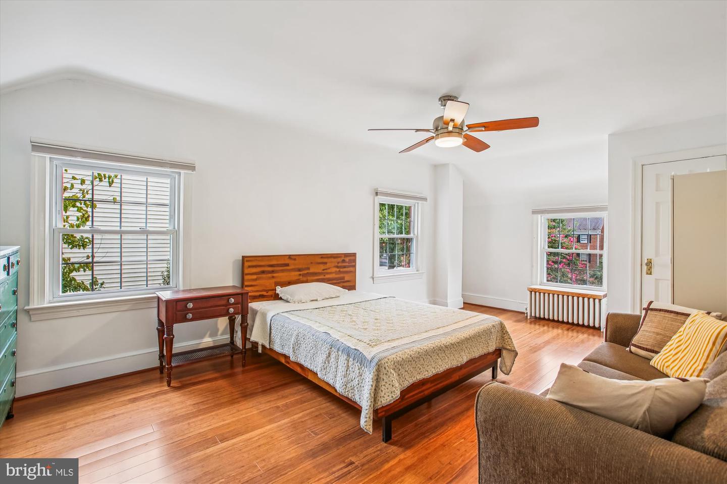 911 HILLWOOD AVE, FALLS CHURCH, Virginia 22042, 5 Bedrooms Bedrooms, ,2 BathroomsBathrooms,Residential,For sale,911 HILLWOOD AVE,VAFA2003334 MLS # VAFA2003334